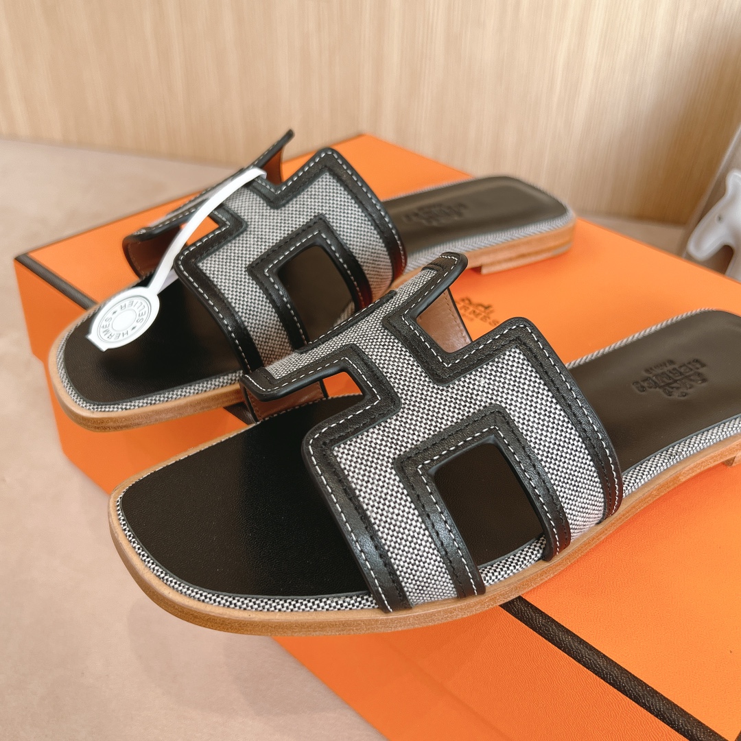 Hermes Oasis Sandal: Stylish, Comfortable, New Color H-Strap Leather Slide 8 i1726309799 1381 4