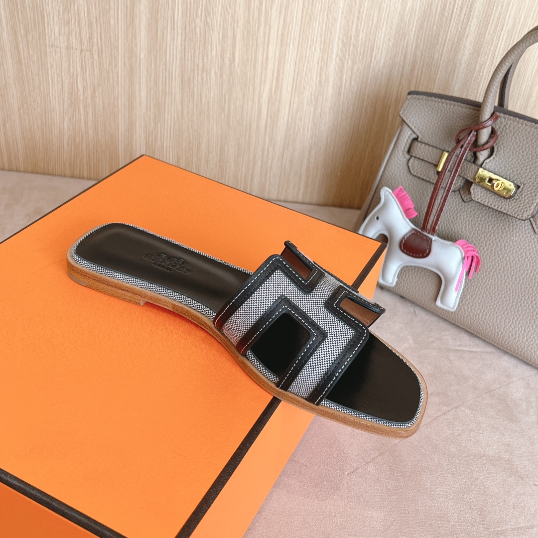 Hermes Oasis Sandal: Stylish, Comfortable, New Color H-Strap Leather Slide 1 Hermes Oasis Sandal: Stylish, Comfortable, New Color H-Strap Leather Slide
