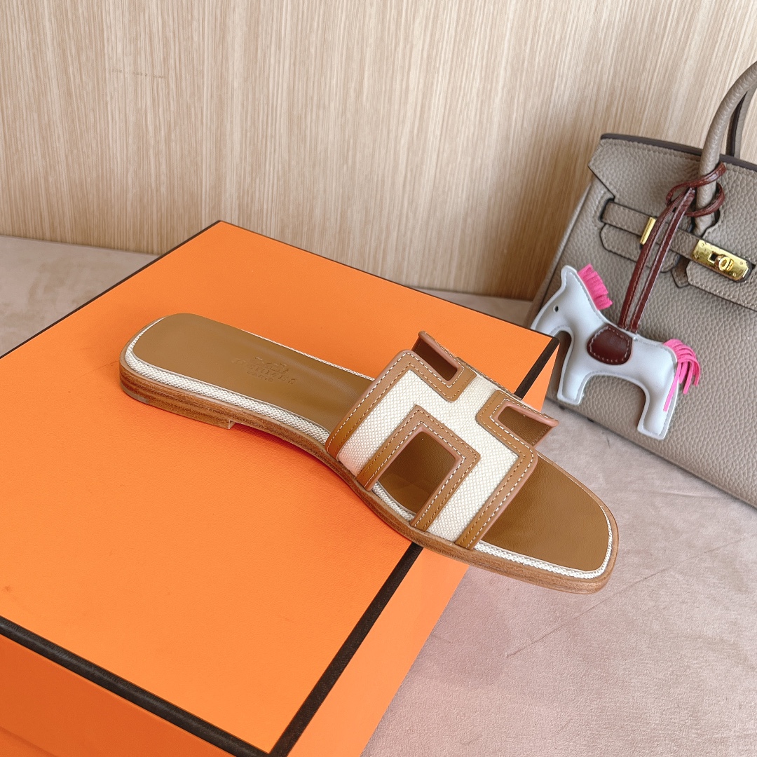 Hermes Oasis Sandal: Stylish Leather Slides with Iconic 'H' Cutout Design 2 i1726309837 380 6