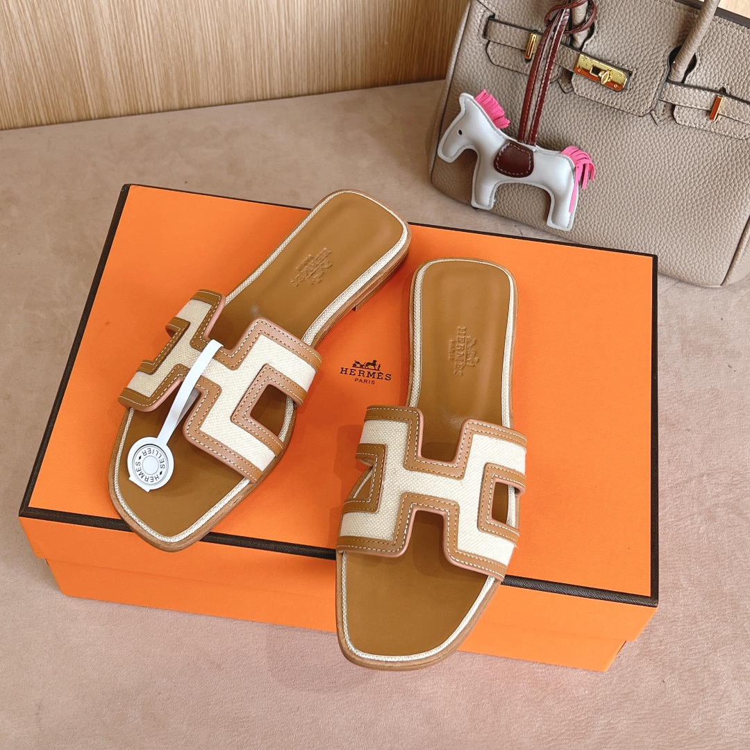 Hermes Oasis Sandal: Stylish Leather Slides with Iconic 'H' Cutout Design 4 i1726309837 7211 1