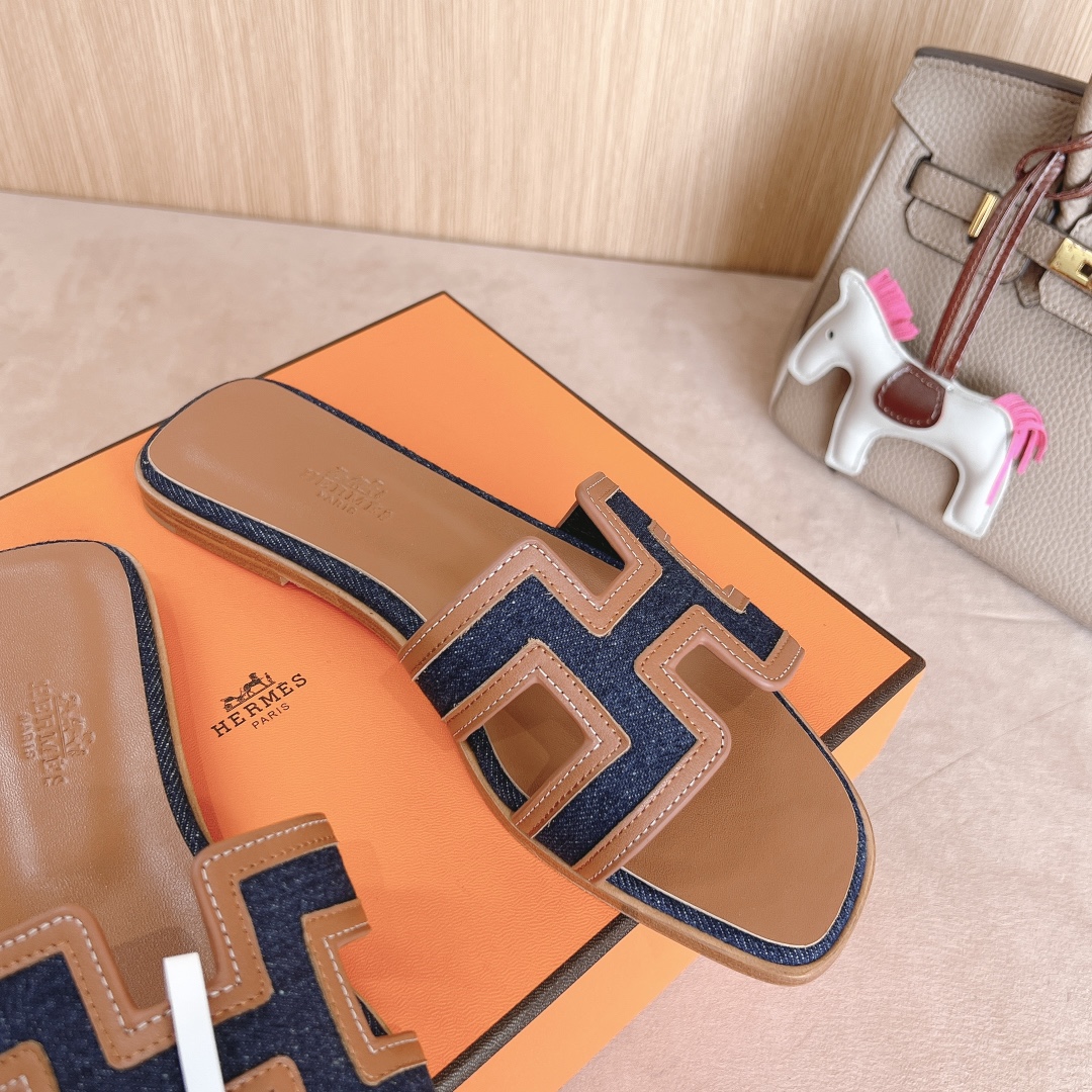 Hermes Oasis Sandal: Stylish & Versatile H-Slide with Calfskin Leather 5 i1726309860 4993 7
