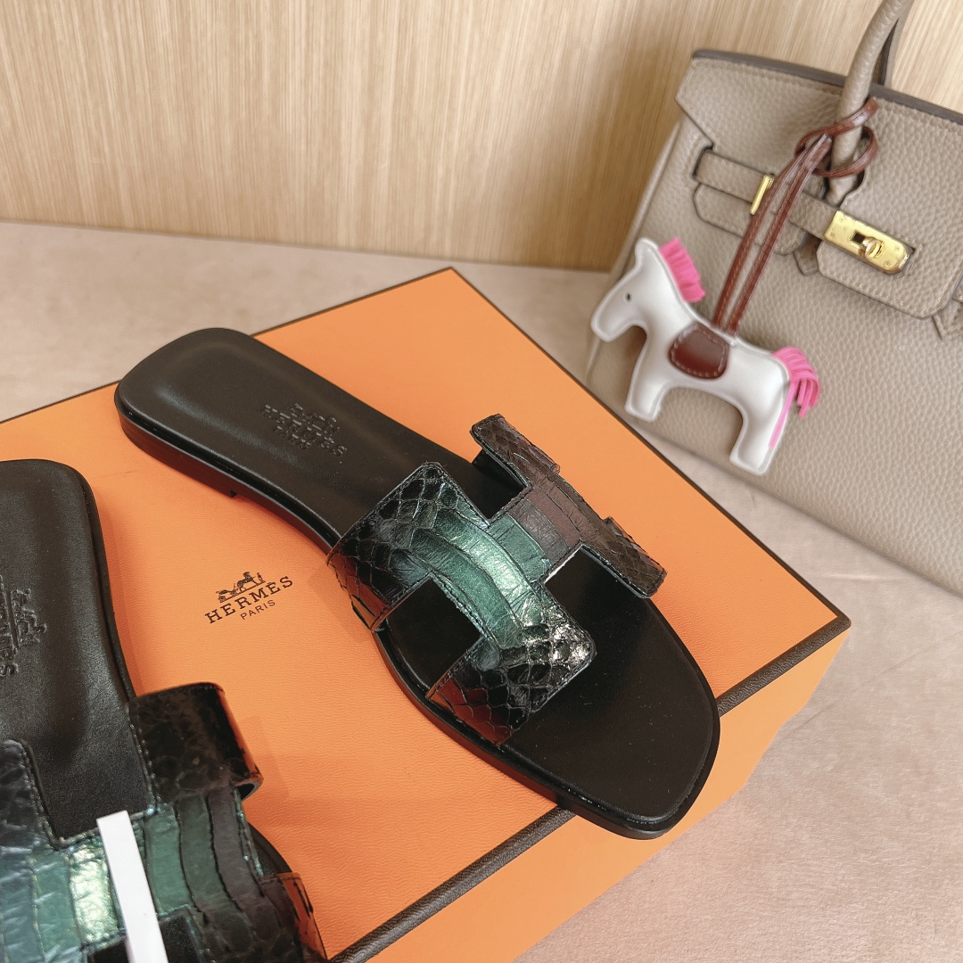 Hermes Oran Sandal: Stylish Snake Skin Design, Ultimate Comfort 4 i1726311658 5592 1