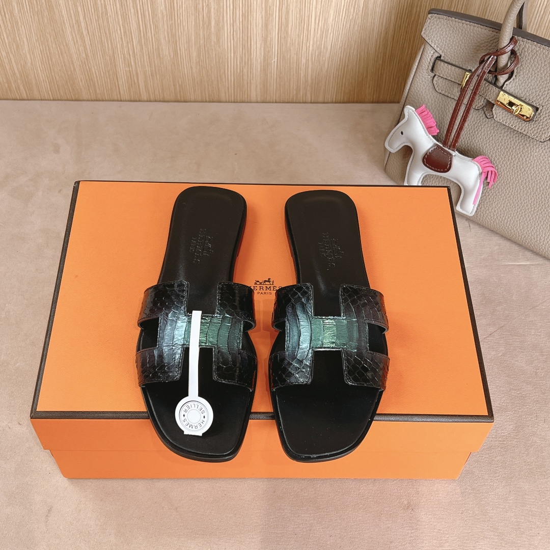 Hermes Oran Sandal: Stylish Snake Skin Design, Ultimate Comfort 1 Hermes Oran Sandal: Stylish Snake Skin Design, Ultimate Comfort