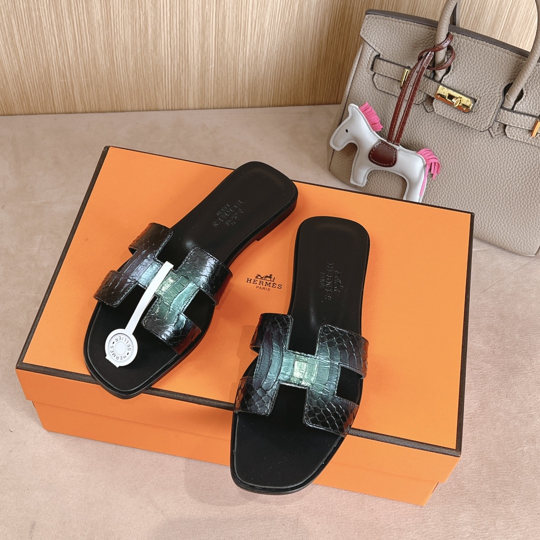 Hermes Oran Sandal: Stylish Snake Skin Design, Ultimate Comfort 3 i1726311658 7312 3