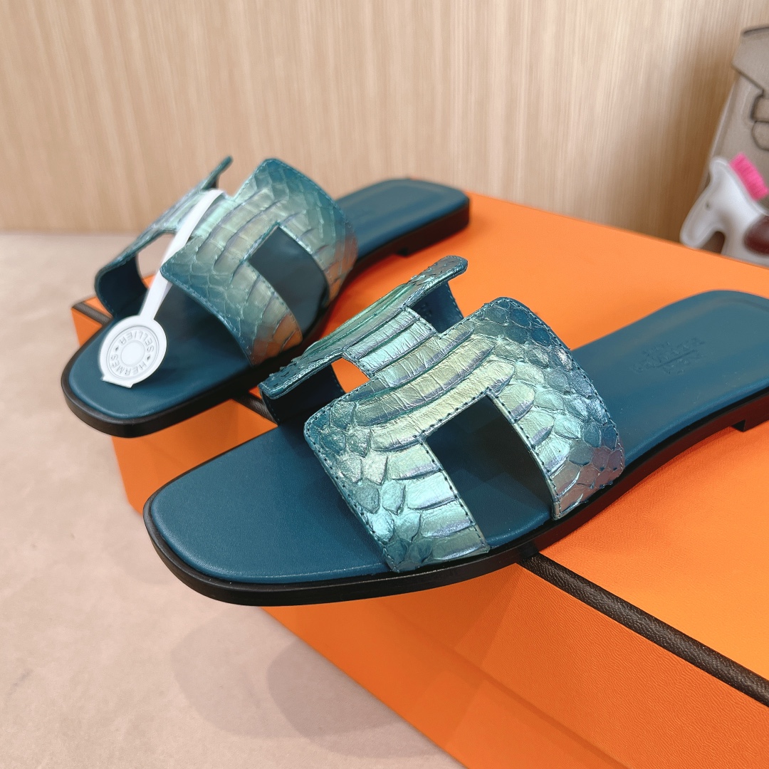 Hermes Oran Sandal: Stylish Snake-Print Leather Slides with Silk Scarf 9 i1726311705 1991 0