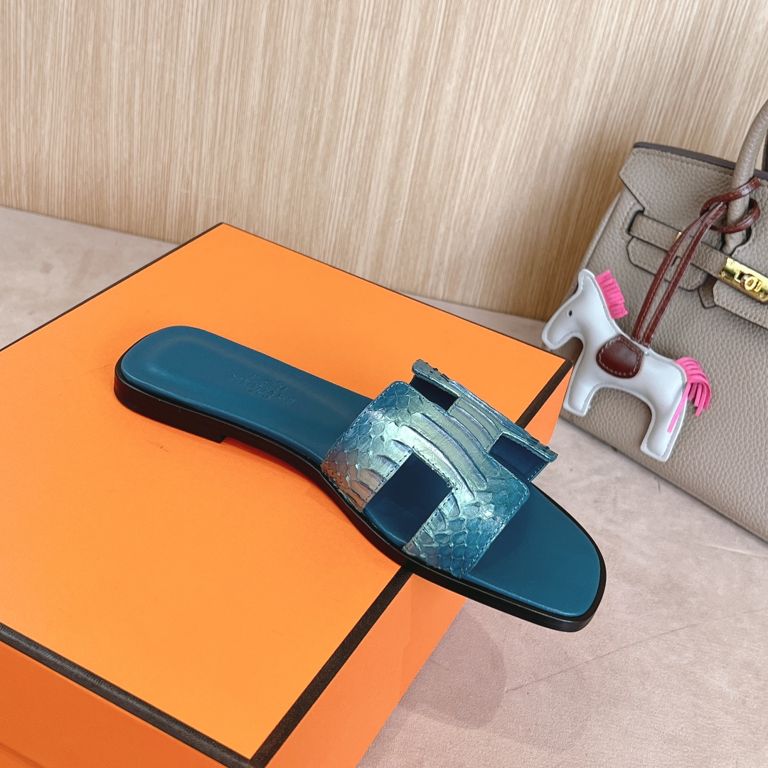 Hermes Oran Sandal: Stylish Snake-Print Leather Slides with Silk Scarf 5 i1726311705 5199 0