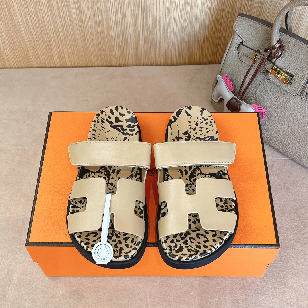 NO:246687,『Add color 』 Men's size 20 Hermes Chypre sandals Second uncle's slippers Fresh and fresh ~ Fashion, vitality, fresh spring breath I won't explain much, everyone who bought it knows TPU anti-slip sole 35-39 (40.41 custom made without return or exchange) With double cloth bags, cards, certificates, tote bags, slippers, hermes, sandals, slippers19860909『 新加配色 』 男码20Hermes Chypre凉鞋 二舅拖鞋 鲜清艳新 ～时尚活力清气春息 不多解释了,买过的都知道 TPU防滑大底 35-39（40.41定做不退换） 配双布袋.卡片.证书.手提袋,拖鞋,hermes,sandals,slippers,Women's Shoes