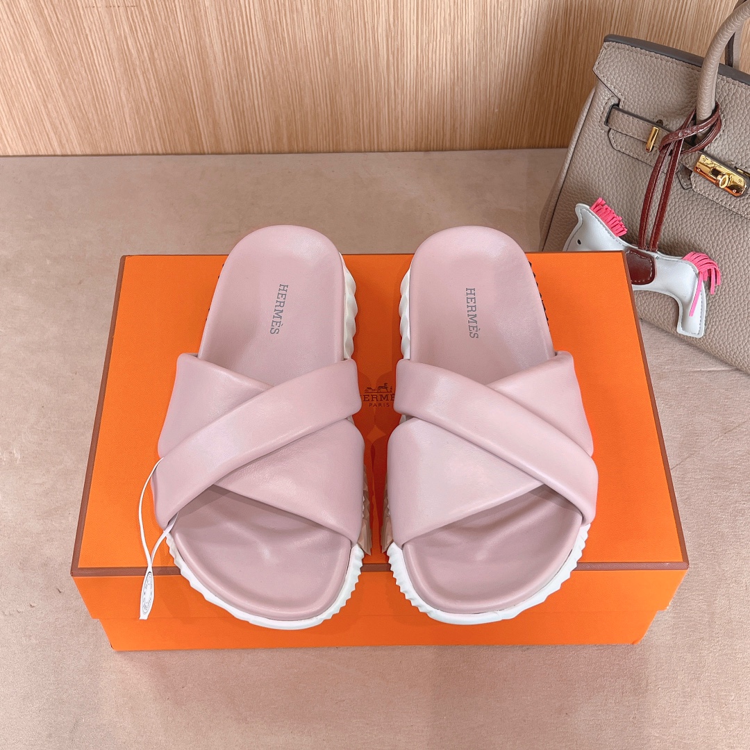 NO:669957,Style/Style 086/Infra/Sports slippers Color/Colour ceramic powder/94/Terre Cuite Upper material/Upper material lambskin/lambskin Bottom materials/Bottom materials Rubber outsole/Robber outsole Size/size35-41 (40.41 customized without return or exchange), slippers, tom ford, bottega veneta, slippers, sheepskin19860909款式/Style 086/Infra/运动拖鞋 颜色/Colour陶瓷粉/94/Terre Cuite 鞋面材料/Upper material小羊皮/lambskin 底部材料/Bottom materials橡胶大底/Robber outsole 码数/ size35-41（40.41定制不设退换）,拖鞋,tom ford,bottega veneta,slippers,sheepskin,Women's Shoes