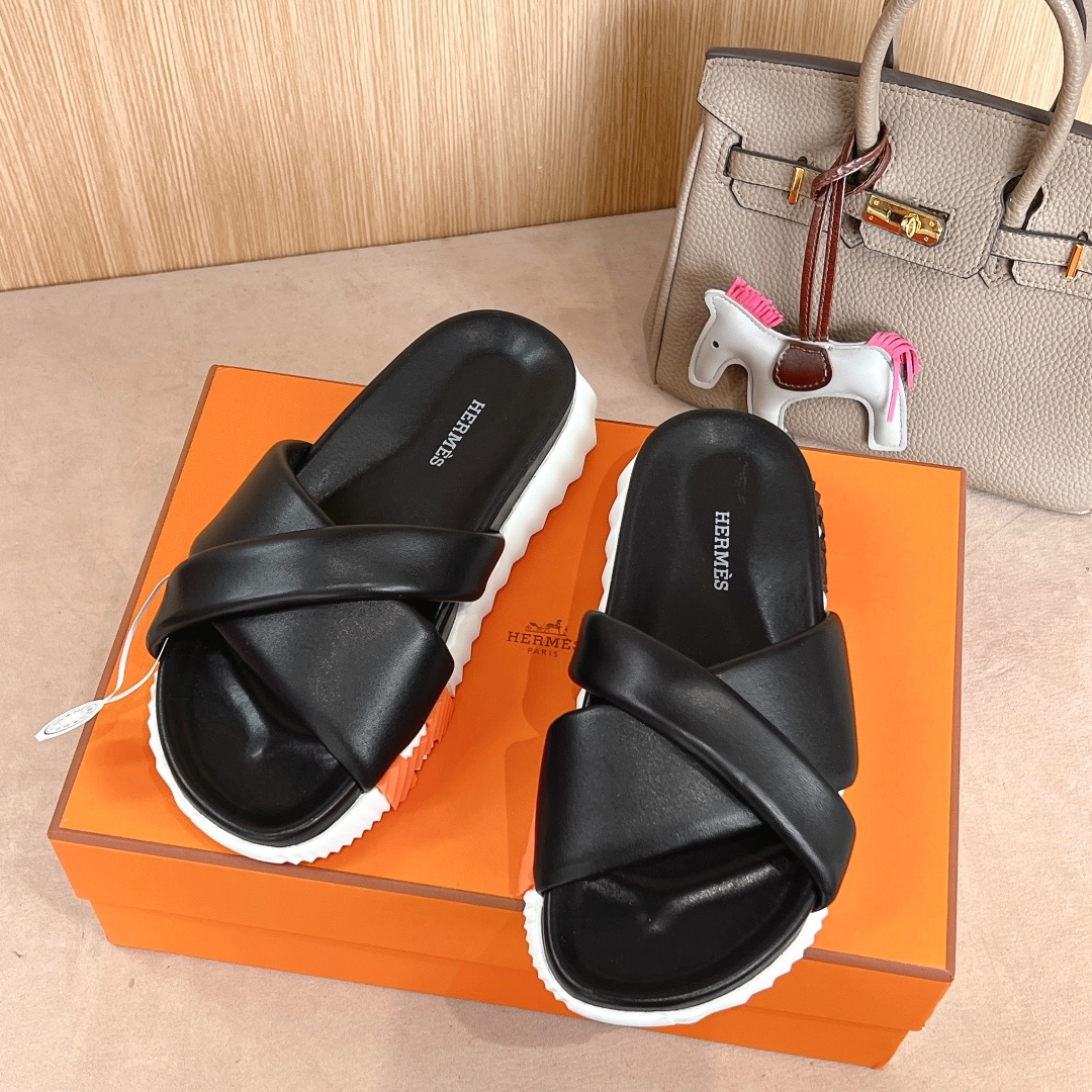 NO:669961,Style/Style 086/Infra/Sports slippers Color/Colour black Upper material/Upper material lambskin/lambskin Bottom materials/Bottom materials Rubber outsole/Robber outsole Size/size35-41 (40.41 customized without return or exchange), slippers, tom ford, bottega veneta, slippers, sheepskin19860909款式/Style 086/Infra/运动拖鞋 颜色/Colour黑色 鞋面材料/Upper material小羊皮/lambskin 底部材料/Bottom materials橡胶大底/Robber outsole 码数/ size35-41（40.41定制不设退换）,拖鞋,tom ford,bottega veneta,slippers,sheepskin,Women's Shoes