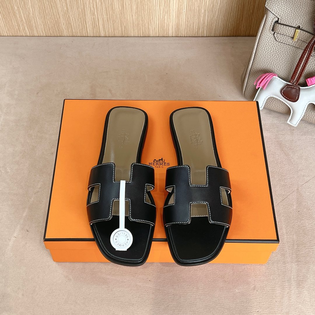 NO:248052,『Classic black splicing tiptoe』Hermes H slippers Oran sandals series——————————————————————————————————————————————————————————————————————————————————————————————————————————————————————————————————————————————————————————————————————————————————————————————————————————————————————————————————————————————————————————————————————————————————————————————————————————————————————————————————————————————————————————————————————————————————————————————————————————————————————————————————————————————————————————————————————————————————————————————19860909『 经典黑色拼接踮脚 』Hermes 爱马仕H拖鞋Oran凉鞋系列———————————时尚又百搭 超级舒服 每个细节都做到极致 原版丝绒面料 原版1:1独家私模鞋面/原版真皮沿条大底  包装: 每对鞋均配有两条H家系列丝巾 SIZE34~42（34.40.41.42定制不退不换）,拖鞋,hermes,hermes,sandals,slippers,Women's Shoes