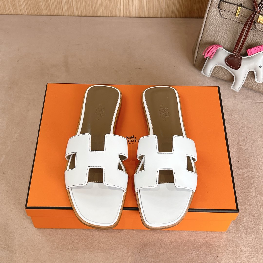 NO:248055,『Classic white splicing tiptoe』Hermes H slippers Oran sandals series——————————————————————————————————————————————————————————————————————————————————————————————————————————————————————————————————————————————————————————————————————————————————————————————————————————————————————————————————————————————————————————————————————————————————————————————————————————————————————————————————————————————————————————————————————————————————————————————————————————————————————————————————————————————————————————————————————————————————————————————19860909『 经典白色拼接踮脚 』Hermes 爱马仕H拖鞋Oran凉鞋系列———————————时尚又百搭 超级舒服 每个细节都做到极致 原版丝绒面料 原版1:1独家私模鞋面/原版真皮沿条大底  包装: 每对鞋均配有两条H家系列丝巾 SIZE34~42（34.40.41.42定制不退不换）,拖鞋,hermes,hermes,sandals,slippers,Women's Shoes