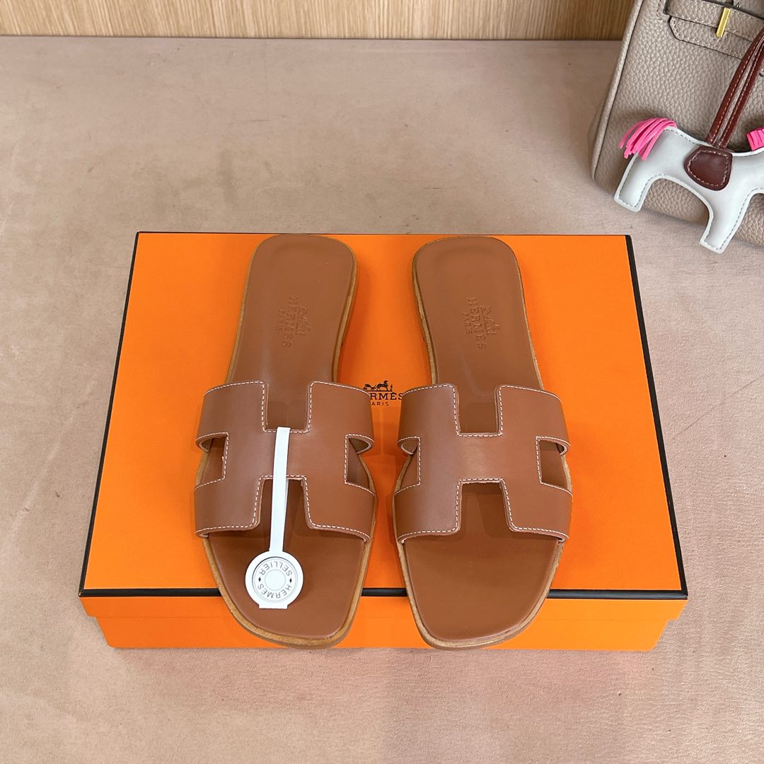 NO:248078,『Classic Golden Brown All-inclusive Midsole』Hermes H Slippers Oran Sandals Series————————————————————————————————————————————————————————————————————————————————————————————————————————————————————————————————————————————————————————————————————————————————————————————————————————————————————————————————————————————————————————————————————————————————————————————————————————————————————————————————————————————————————————————————————————————————————————————————————————————————————————————————————————————————————————————————————————————————————————19860909『 经典金棕全包中底 』Hermes 爱马仕H拖鞋Oran凉鞋系列———————————时尚又百搭 超级舒服 每个细节都做到极致 原版丝绒面料 原版1:1独家私模鞋面/原版真皮沿条大底  包装: 每对鞋均配有两条H家系列丝巾 SIZE34~42（34.40.41.42定制不退不换）,拖鞋,hermes,hermes,sandals,slippers,Women's Shoes