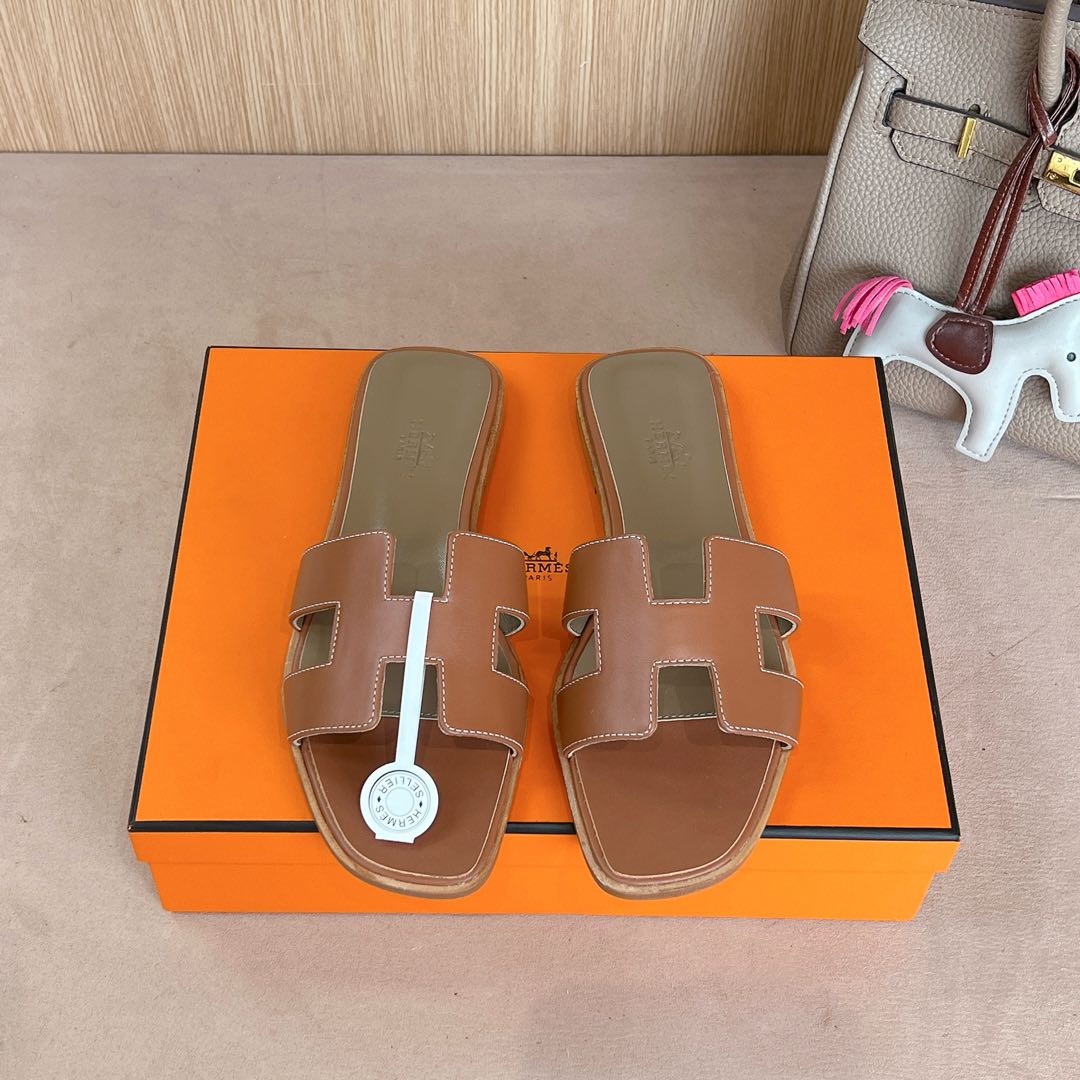 NO:248058,『Classic Golden Brown Spliced ​​Tire 』Hermes H Slippers Oran Sandals Series——————————————————————————————————————————————————————————————————————————————————————————————————————————————————————————————————————————————————————————————————————————————————————————————————————————————————————————————————————————————————————————————————————————————————————————————————————————————————————————————————————————————————————————————————————————————————————————————————————————————————————————————————————————————————————————————————————————————————————————19860909『 经典金棕拼接踮脚 』Hermes 爱马仕H拖鞋Oran凉鞋系列———————————时尚又百搭 超级舒服 每个细节都做到极致 原版丝绒面料 原版1:1独家私模鞋面/原版真皮沿条大底  包装: 每对鞋均配有两条H家系列丝巾 SIZE34~42（34.40.41.42定制不退不换）,拖鞋,hermes,hermes,sandals,slippers,Women's Shoes
