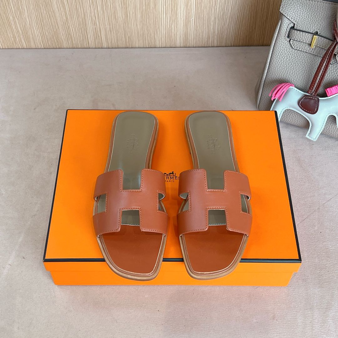 NO:248063,『Classic red-brown splicing tiptoe』Hermes H slippers Oran sandals series———————————————————————————————————————————————————————————————————————————————————————————————————————————————————————————————————————————————————————————————————————————————————————————————————————————————————————————————————————————————————————————————————————————————————————————————————————————————————————————————————————————————————————————————————————————————————————————————————————————————————————————————————————————————————————————————————————————————————————————19860909『 经典红棕拼接踮脚 』Hermes 爱马仕H拖鞋Oran凉鞋系列———————————时尚又百搭 超级舒服 每个细节都做到极致 原版丝绒面料 原版1:1独家私模鞋面/原版真皮沿条大底  包装: 每对鞋均配有两条H家系列丝巾 SIZE34~42（34.40.41.42定制不退不换）,拖鞋,hermes,hermes,sandals,slippers,Women's Shoes