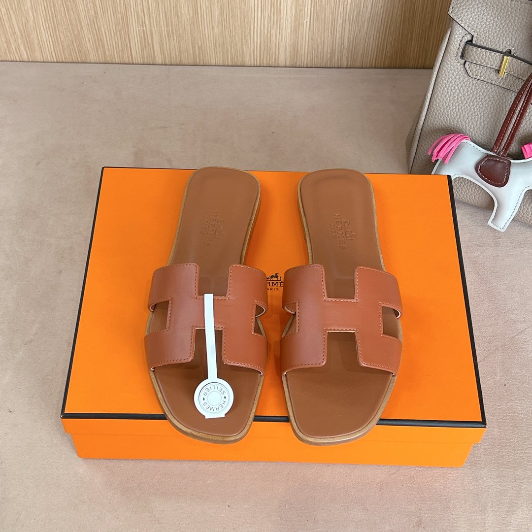 NO:248083,『Classic red-brown all-inclusive midsole』Hermes H slippers Oran sandals series——————————————————————————————————————————————————————————————————————————————————————————————————————————————————————————————————————————————————————————————————————————————————————————————————————————————————————————————————————————————————————————————————————————————————————————————————————————————————————————————————————————————————————————————————————————————————————————————————————————————————————————————————————————————————————————————————————————————————————————19860909『 经典红棕全包中底 』Hermes 爱马仕H拖鞋Oran凉鞋系列———————————时尚又百搭 超级舒服 每个细节都做到极致 原版丝绒面料 原版1:1独家私模鞋面/原版真皮沿条大底  包装: 每对鞋均配有两条H家系列丝巾 SIZE34~42（34.40.41.42定制不退不换）,拖鞋,hermes,hermes,sandals,slippers,Women's Shoes