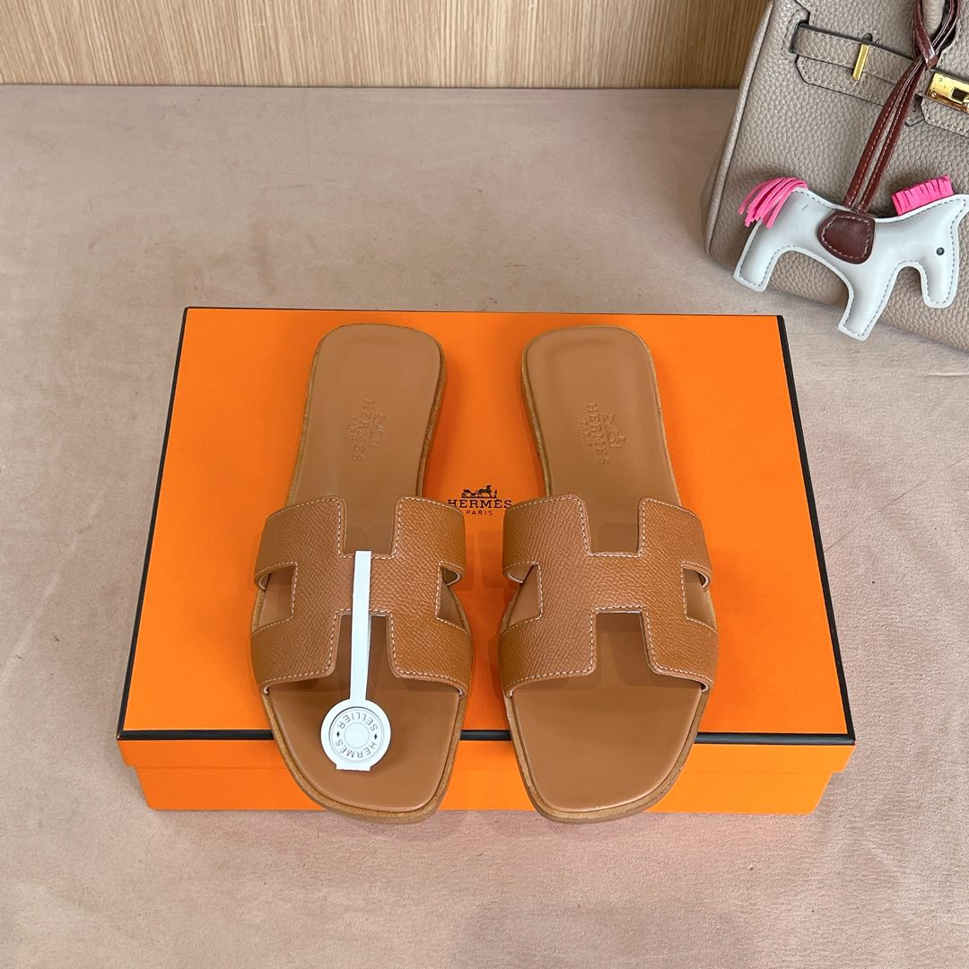 NO:240462,『Classic golden brown palm pattern with white line』Hermes H slippers Oran sandals series——————————————————————————————————————————————————————————————————————————————————————————————————————————————————————————————————————————————————————————————————————————————————————————————————————————————————————————————————————————————————————————————————————————————————————————————————————————————————————————————————————————————————————————————————————————————————————————————————————————————————————————————————————————————————————————————————————————————————————————————19860909『 经典金棕掌纹配白线 』Hermes 爱马仕H拖鞋Oran凉鞋系列———————————时尚又百搭 超级舒服 每个细节都做到极致 原版丝绒面料 原版1:1独家私模鞋面/原版真皮沿条大底  包装: 每对鞋均配有两条H家系列丝巾 SIZE34~42（34.40.41.42定制不退不换）,拖鞋,hermes,hermes,sandals,slippers,Women's Shoes