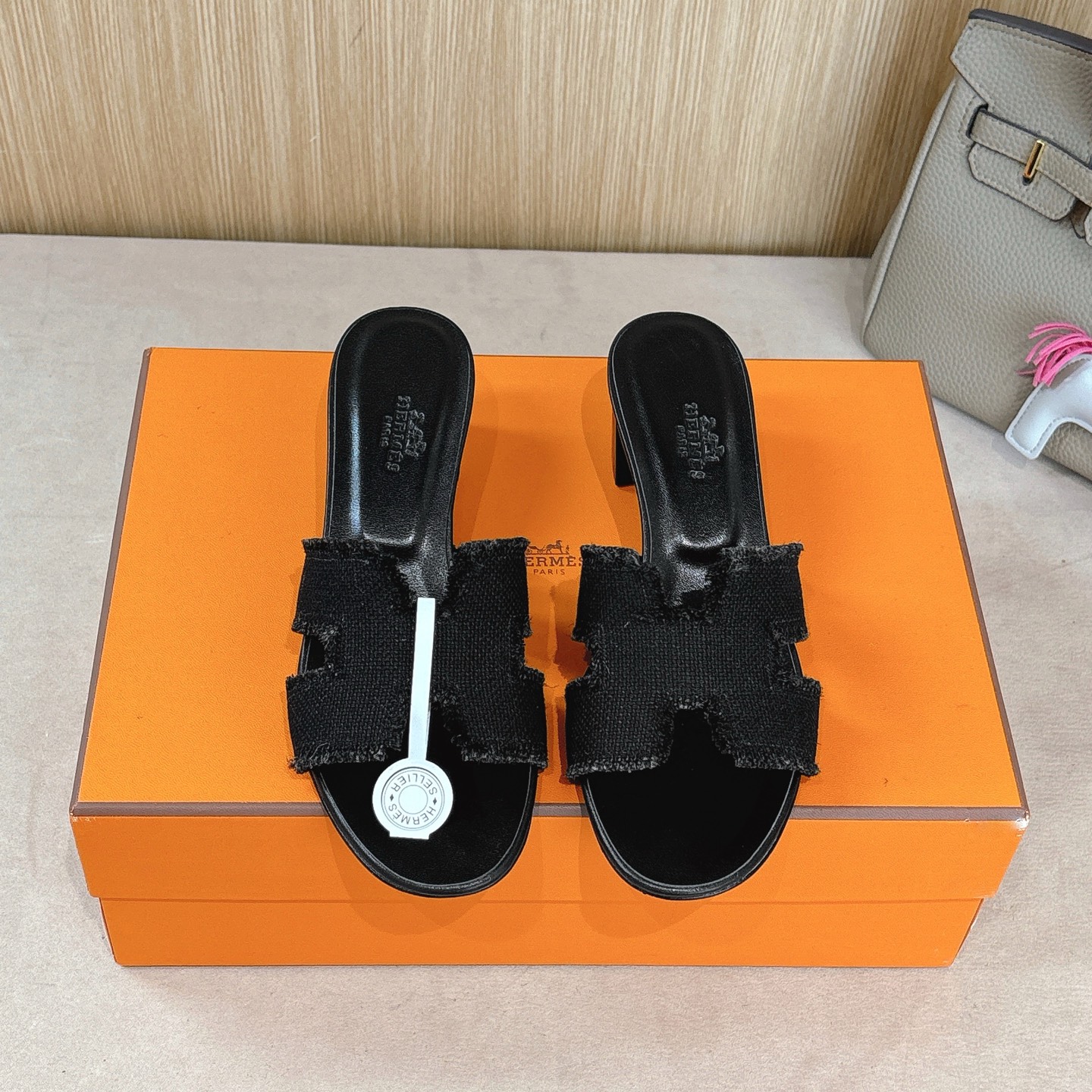 NO:240444,『 New color 』 Tassel Hermes H slippers Oasis sandal series————————————————————————————————————————————————————————————————————————————————————————————————————————————————————————————————————————————————————————————————————————————————————————————————————————————————————————————————————————————————————————————————————————————————————————————————————————————————————————————————————————————————————————————————————————————————————————————————————————————————————————————————————————————————————————————————————————————————————————————————————19860909『 新配色 』流苏Hermes 爱马仕H拖鞋Oasis 凉鞋系列———————————时尚又百搭 超级舒服 每个细节都做到极致 原版swift小牛皮 原版1:1独家私模鞋面/原版真皮大底  跟高5cm 包装: 每对鞋均配有两条H家系列丝巾 SIZE34~42（34.40.41.42定制不退不换）,拖鞋,hermes,hermes,stuart weitzman,sandals,slippers,cowhide,Leather soles,Women's Shoes