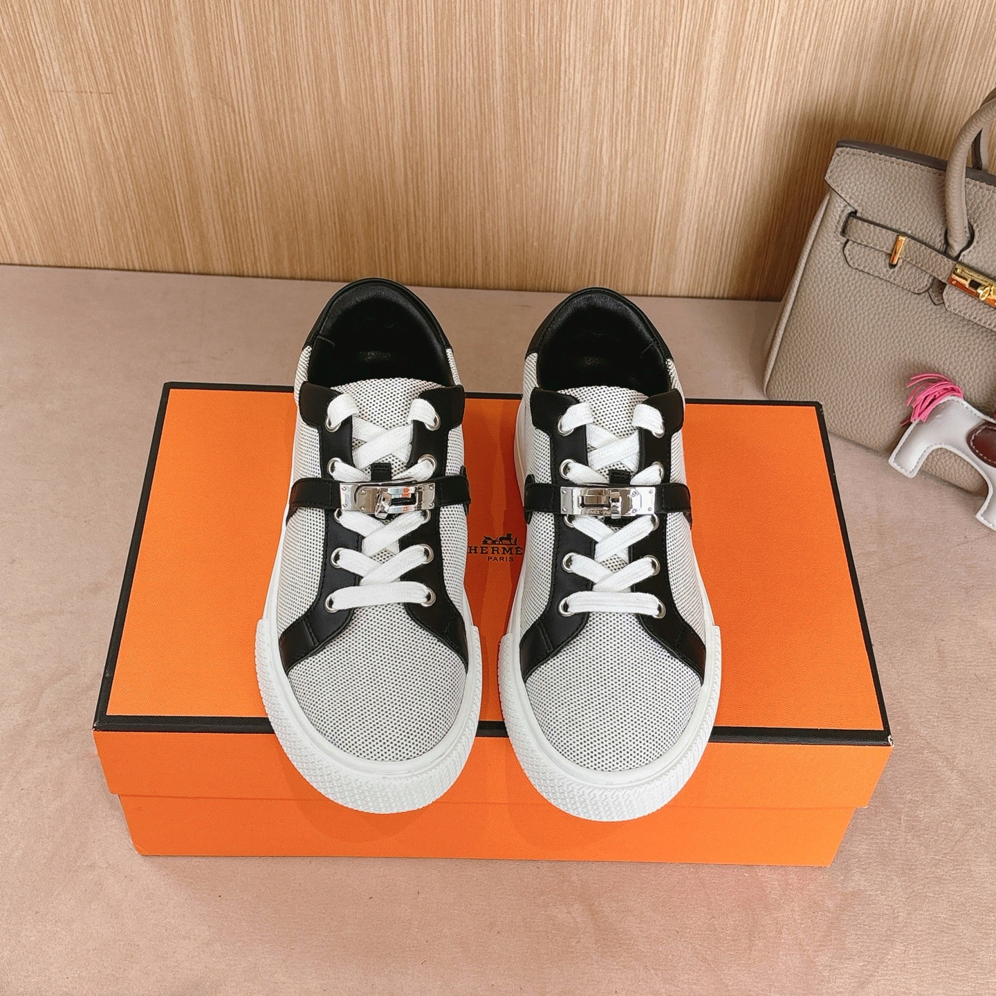 NO:248017,Women's men's 50 Hermes Day sneakers series ———————————————————————————————————————————————————————————————————————————————————————————————————————————————————————————————————————————————————————————————————————————————————————————————————————————————————————————————————————————————————————————————————————————————————————————————————————————————————————————————————————————————————————————————————————————————————————————————————————————————————————————————————————————————————————————————————————————————————————————————————————————————19860909女款男款50Hermes Day运动鞋系列 ———————————时尚又百搭 上脚超级舒服 每个细节都做到极致 独家定制私模纯钢带保护膜Kelly五金扣件/原版定制麂皮/小牛皮/内里混种羊皮/独家私模真皮沿条橡胶大底 Size:女35-41 男39-45,休闲鞋/运动鞋,hermes,sneakers,cowhide,sheepskin,chamois leather,Women's Shoes