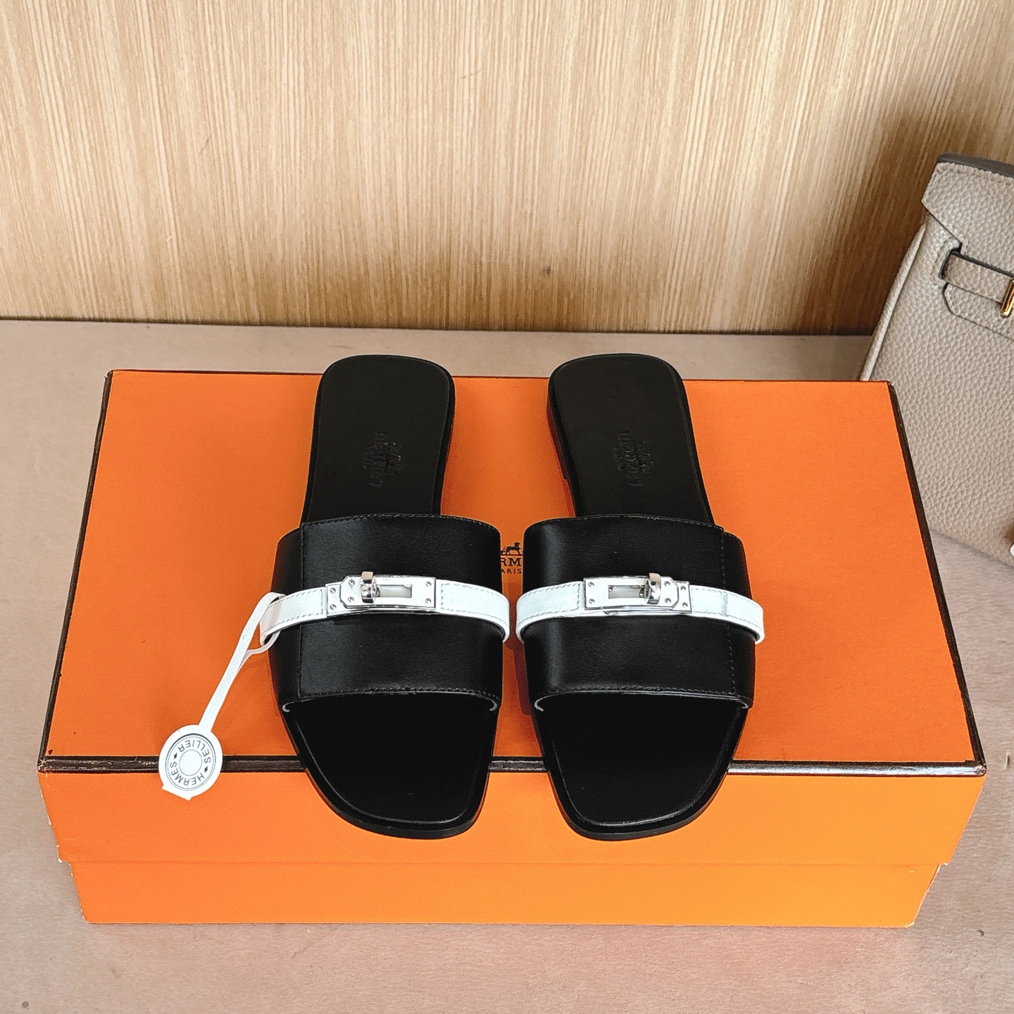 NO:248020,Leather buckle Hermes Giulia sandals series———————————————————————————————————————————————————————————————————————————————————————————————————————————————————————————————————————————————————————————————————————————————————————————————————————————————————————————————————————————————————————————————————————————————————————————————————————————————————————————————————————————————————————————————————————————————————————————————————————————————————————————————————————————————————————————————————————————————————————————————————————————————19860909皮扣Hermes 爱马仕Giulia凉鞋系列———————————时尚又百搭 超级舒服 每个细节都做到极致 独家开模纯钢Kelly扣掏空贴皮五金扣件 原版swift小牛皮 原版1:1独家私模鞋面/原版真皮沿条大底  SIZE34~43（34.40.41.42.43定制不退不换）,拖鞋,hermes,hermes,stuart weitzman,sandals,slippers,cowhide,Women's Shoes