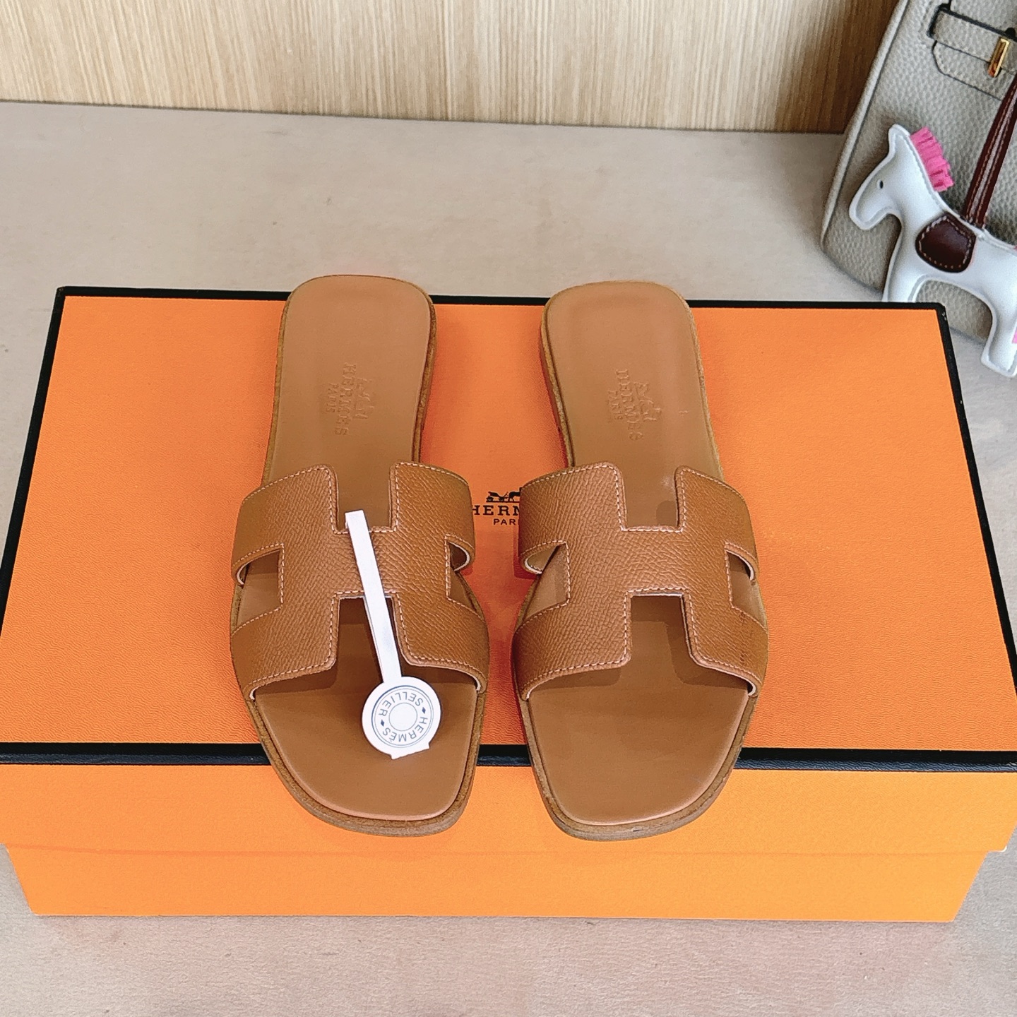 NO:240443,Hermes H slippers Oran sandals series——————————————————————————————————————————————————————————————————————————————————————————————————————————————————————————————————————————————————————————————————————————————————————————————————————————————————————————————————————————————————————————————————————————————————————————————————————————————————————————————————————————————————————————————————————————————————————————————————————————————————————————————————————————————————————————————————————————————————————————————————————————————————19860909Hermes 爱马仕H拖鞋Oran凉鞋系列———————————时尚又百搭 超级舒服 每个细节都做到极致 原版丝绒面料 原版1:1独家私模鞋面/原版真皮沿条大底  包装: 每对鞋均配有两条H家系列丝巾 SIZE34~42（34.40.41.42.43定制不退不换）,拖鞋,hermes,hermes,sandals,slippers,Women's Shoes