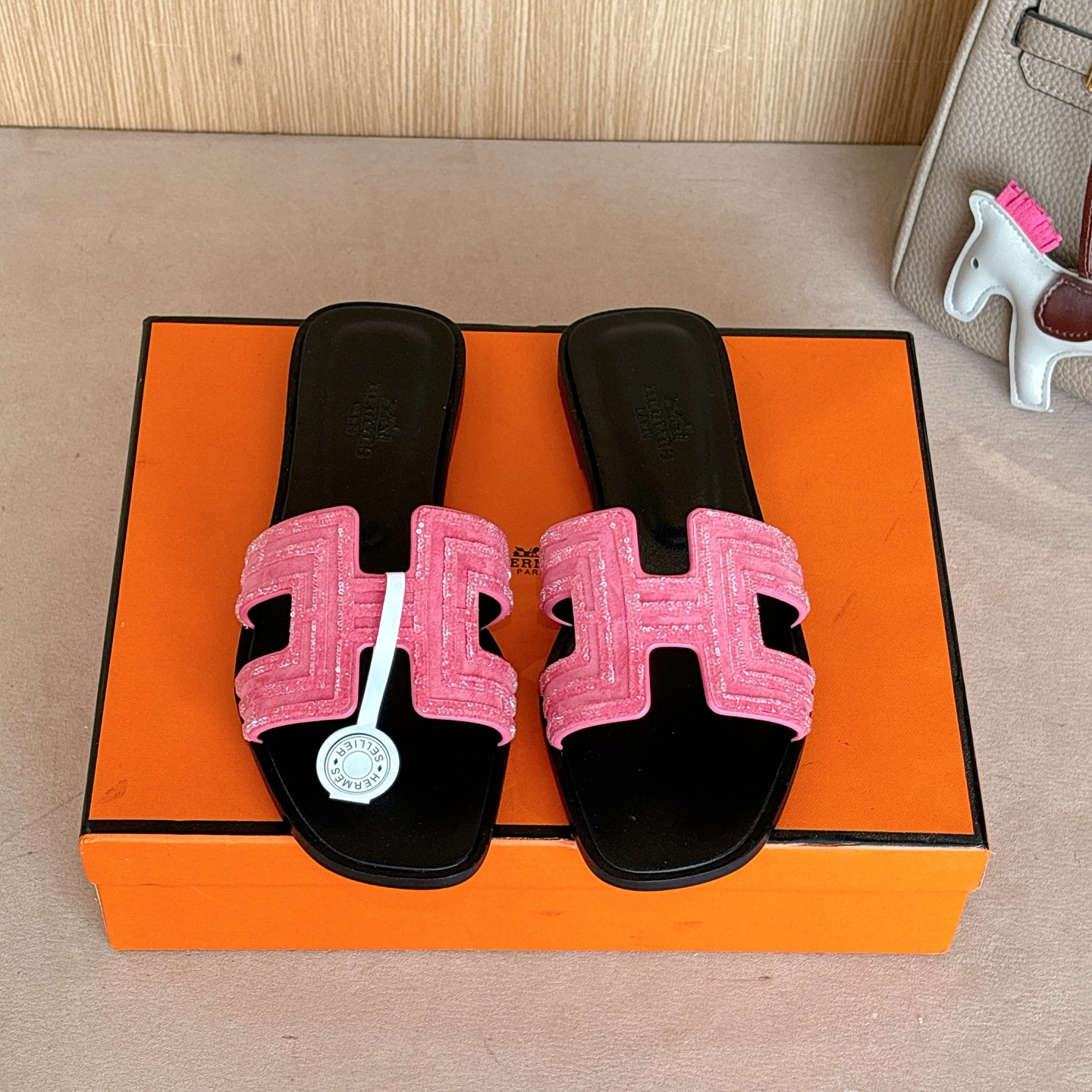 NO:261903,10 Hermes H slippers Oran sandals series———————————————————————————————————————————————————————————————————————————————————————————————————————————————————————————————————————————————————————————————————————————————————————————————————————————————————————————————————————————————————————————————————————————————————————————————————————————————————————————————————————————————————————————————————————————————————————————————————————————————————————————————————————————————————————————————————————————————————————————————————————————————19860909可配飞机盒10Hermes 爱马仕H拖鞋Oran凉鞋系列———————————时尚又百搭 超级舒服 每个细节都做到极致 原版麂皮烫钻 原版1:1独家私模鞋面/原版真皮沿条大底  包装: 每对鞋均配有两条H家系列丝巾 SIZE34~42（34.40.41.42.43定制不退不换）,拖鞋,hermes,hermes,sandals,slippers,chamois leather,Women's Shoes