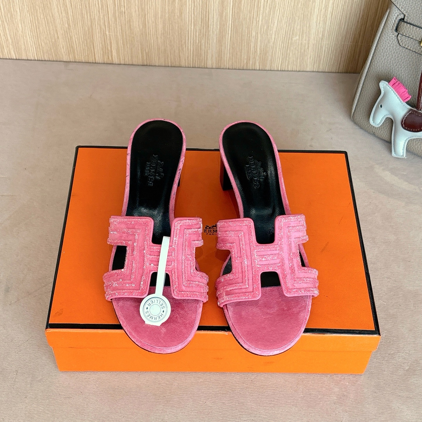 NO:261907,Can be equipped with 10 Hermes H slippers Oasis sandals series——————————————————————————————————————————————————————————————————————————————————————————————————————————————————————————————————————————————————————————————————————————————————————————————————————————————————————————————————————————————————————————————————————————————————————————————————————————————————————————————————————————————————————————————————————————————————————————————————————————————————————————————————————————————————————————————————————————————————————————————————————————19860909可配飞机盒10Hermes 爱马仕H拖鞋Oasis 凉鞋系列———————————时尚又百搭 超级舒服 每个细节都做到极致 原版麂皮烫钻 原版1:1独家私模鞋面/原版真皮大底  跟高5cm 包装: 每对鞋均配有两条H家系列丝巾 SIZE34~42（34.40.41.42.43定制不退不换）,拖鞋,hermes,hermes,sandals,slippers,chamois leather,Leather soles,Women's Shoes