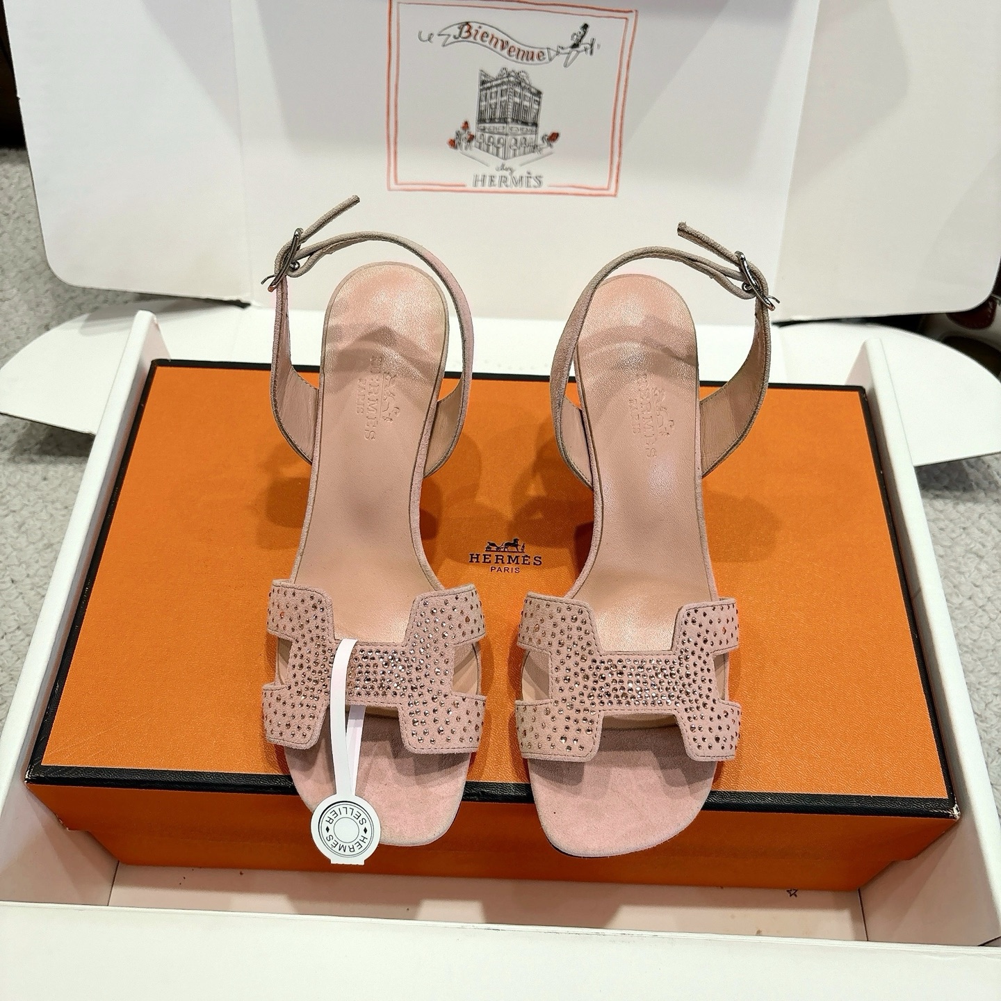 NO:692699,Hermes Hermes Eremite 80 Sandals Series——————————Fashionable and versatile Super comfortable Every detail is perfected Original swift palm print leather Original 1:1 exclusive private mold heel (original disassembly of private mold heel, the only correct version on the market, can be compared with ZP) Original leather combination outsole Heel height 8cm  SIZE34~42 (34.40.41.42 customized, non-returnable and non-exchangeable), high heels and sandals, hermes, hermes, stuart weitzman, sandals, high heels19860909钻面Hermes 爱马仕 Eremite 80凉鞋系列———————————时尚又百搭 超级舒服 每个细节都做到极致 原版swift掌纹皮 原版1:1独家私模鞋跟（原版拆解私模鞋跟,市场唯一正确版本,可对比ZP）原版真皮组合大底  跟高8cm SIZE34~42（34.40.41.42定制不退不换）,高跟鞋凉鞋,hermes,hermes,stuart weitzman,sandals,high heels,Women's Shoes