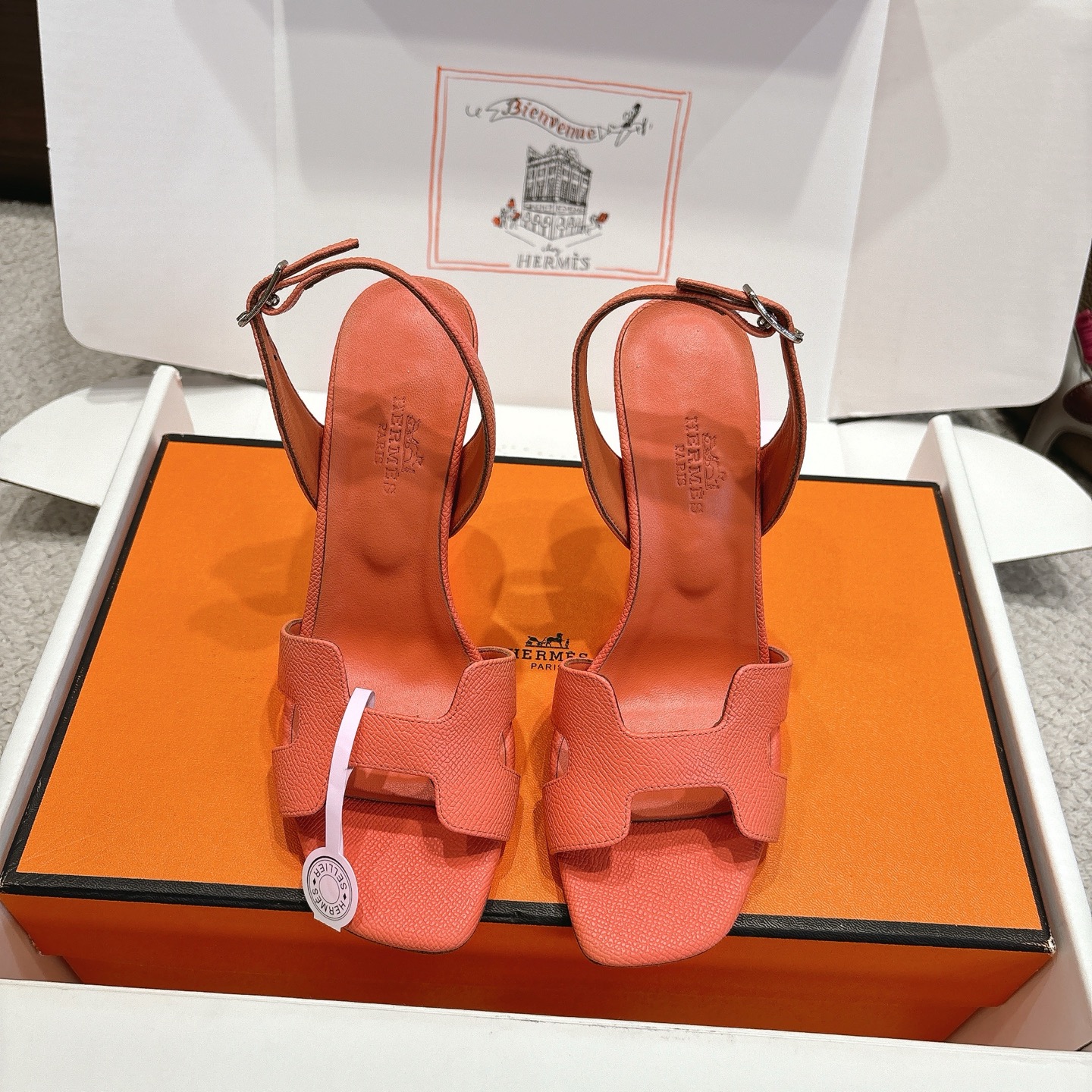 NO:692704,Hermes Back Hollow Sandals Series——————————Fashionable and versatile Super comfortable Every detail is made to the extreme Original Epson palm print leather Original 1:1 exclusive private mold heel (original disassembly of private mold heel, the only correct version on the market, can be compared with ZP) Original leather combination outsole Heel height 10.5cm  SIZE34~42 (34.40.41.42 customized, non-refundable and non-exchangeable), high heels and sandals, hermes, hermes, sandals, high heels19860909Hermes 爱马仕后空凉鞋系列———————————时尚又百搭 超级舒服 每个细节都做到极致 原版Epson掌纹皮 原版1:1独家私模鞋跟（原版拆解私模鞋跟,市场唯一正确版本,可对比ZP）原版真皮组合大底  跟高10.5cm SIZE34~42（34.40.41.42定制不退不换）,高跟鞋凉鞋,hermes,hermes,sandals,high heels,Women's Shoes