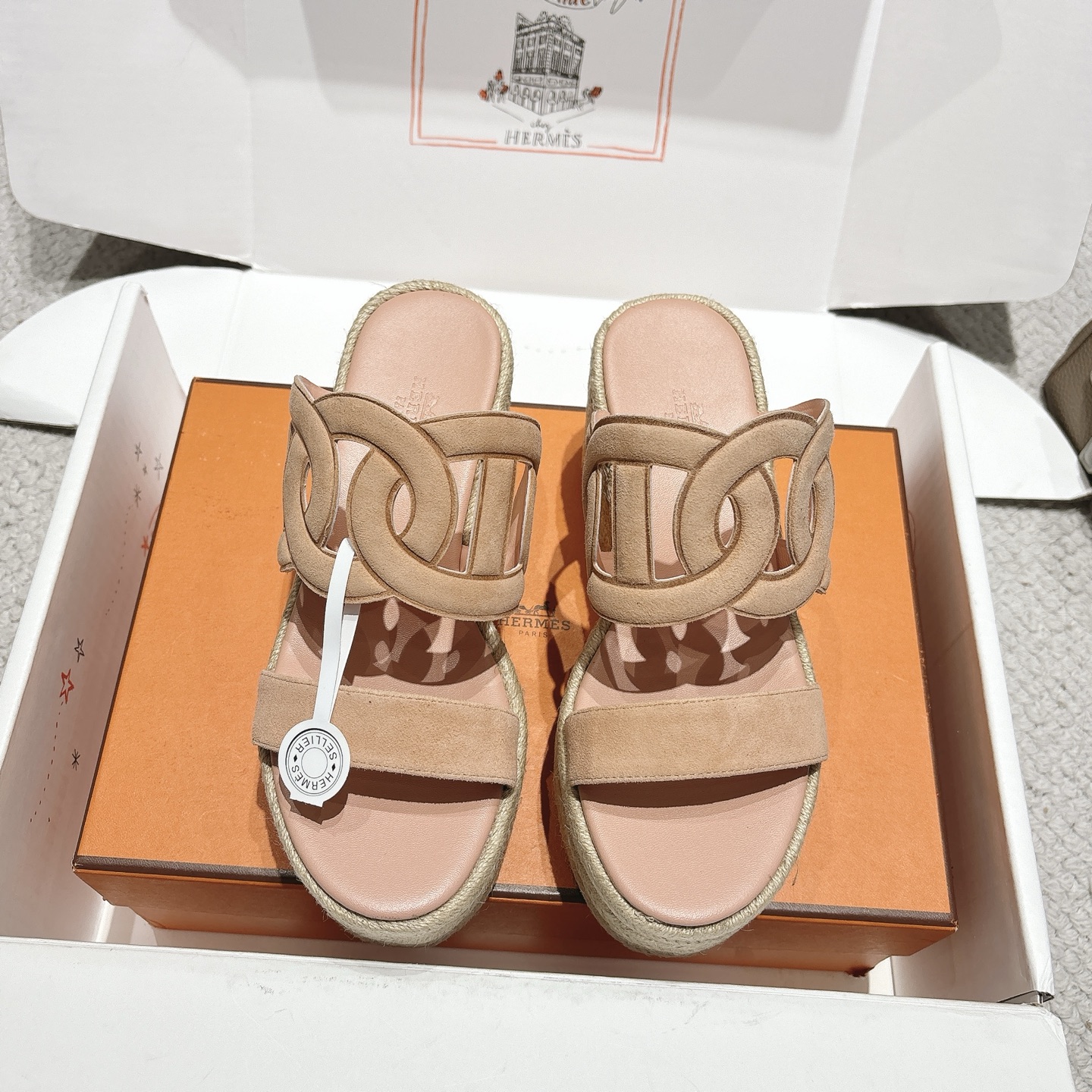 NO:496995,『 New color 』 Hermes Ithea 30 straw sandal series————————————————————————————————————————————————————————————————————————————————————————————————————————————————————————————————————————————————————————————————————————————————————————————————————————————————————————————————————————————————————————————————————————————————————————————————————————————————————————————————————————————————————————————————————————————————————————————————————————————————————————————————————————————————————————————————————————————————————————————————————————19860909『 新配色 』Hermes 爱马仕 Ithea 30 草编凉鞋系列———————————时尚又百搭 超级舒服 每个细节都做到极致 原版拆卸ZP开模猪鼻子模具 原版麂皮 原版1:1独家私模草编Tpr水台（非市场通货手磨Eva版本）请认准我家版本 原版意大利真皮大底 SIZE35~41（40.41定制不退不换）,拖鞋,hermes,hermes,sandals,slippers,espadrilles,chamois leather,Leather soles,Women's Shoes