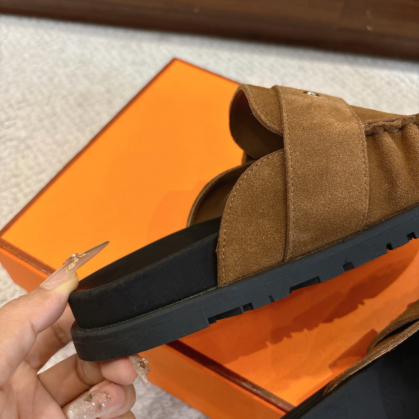 Hermes 爱马仕 经典Key 穆勒鞋半拖系列———————————时尚又百搭 超级舒服 每个细节都做到极致  原版牛反绒鞋面 原版1:1独家私模他TPR水台/原版私模橡胶大底  
▪️SIZE：35~41（40.41定制不退不换）