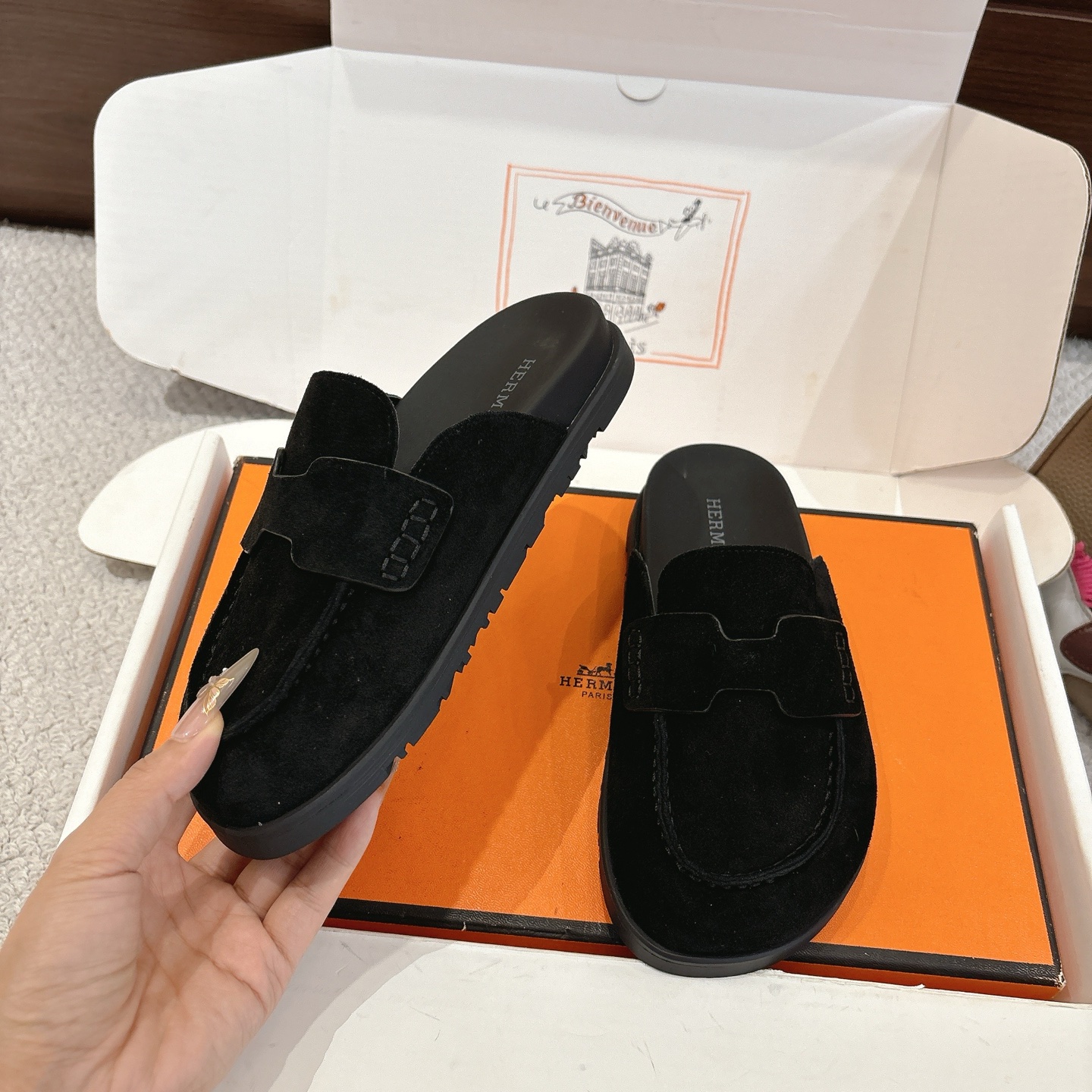 Hermes 爱马仕 经典Go 穆勒鞋半拖系列———————————时尚又百搭 超级舒服 每个细节都做到极致  原版水晶羊皮/牛反绒 原版1:1独家私模他TPR水台/原版私模橡胶大底  
▪️SIZE：35~41（40.41定制不退不换）