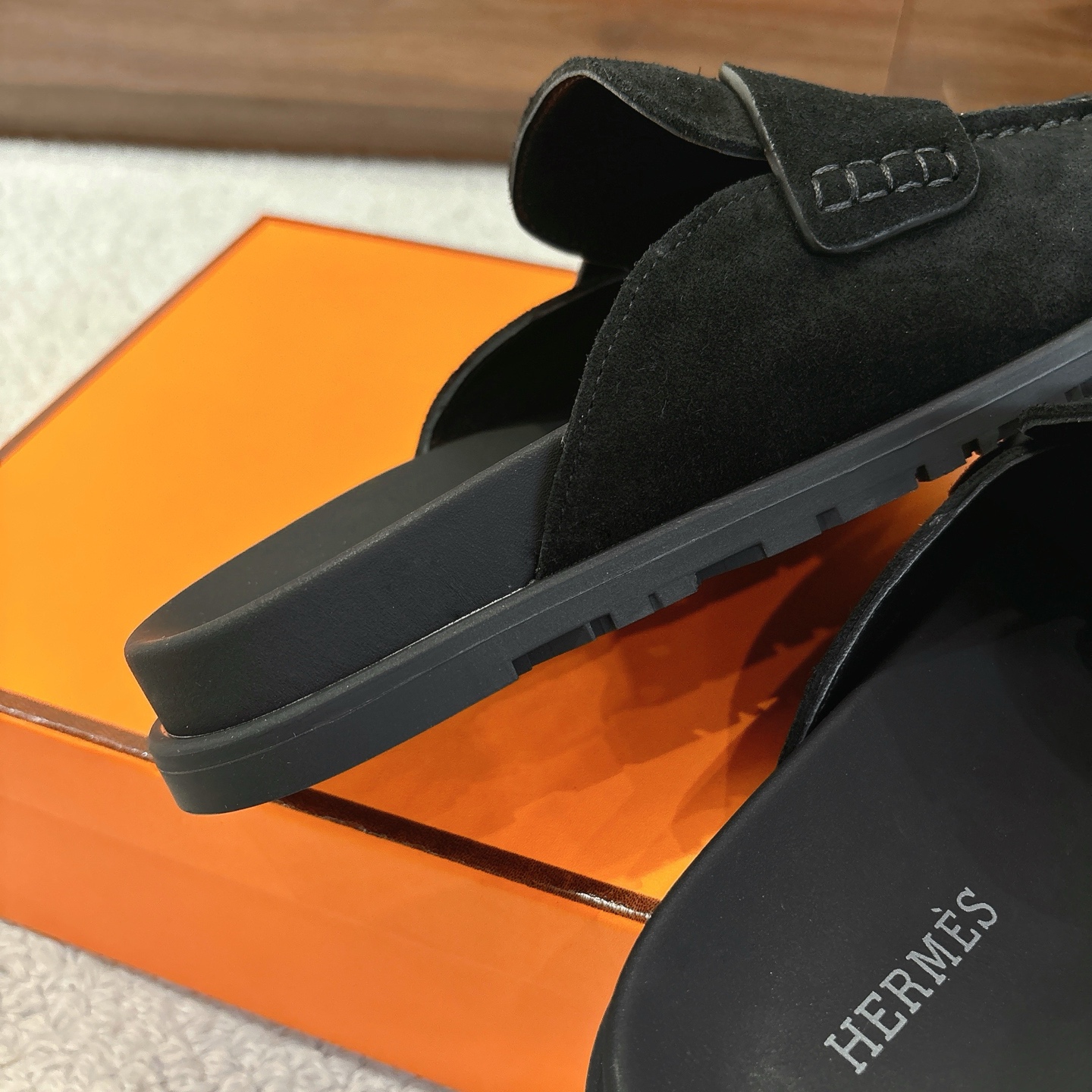 Hermes 爱马仕 经典Go 穆勒鞋半拖系列———————————时尚又百搭 超级舒服 每个细节都做到极致  原版水晶羊皮/牛反绒 原版1:1独家私模他TPR水台/原版私模橡胶大底  
▪️SIZE：35~41（40.41定制不退不换）