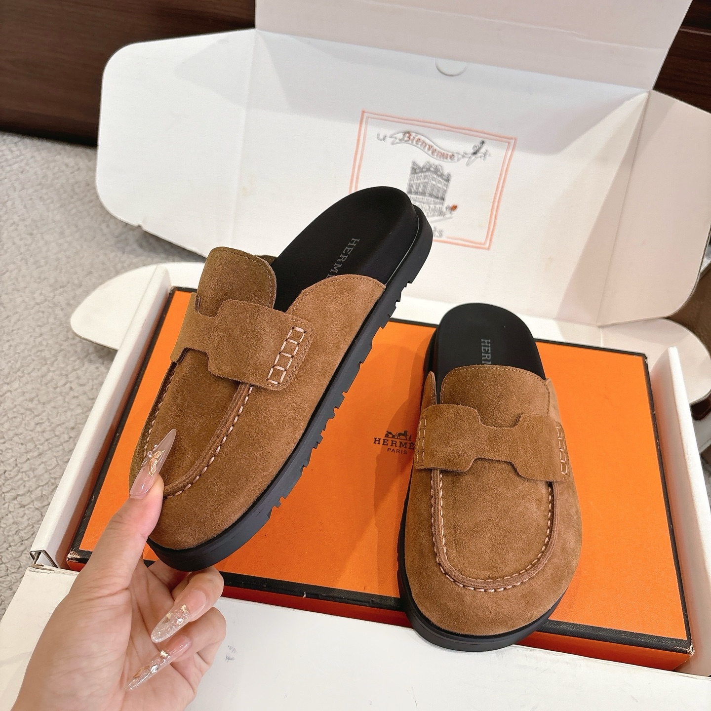 Hermes 爱马仕 经典Go 穆勒鞋半拖系列———————————时尚又百搭 超级舒服 每个细节都做到极致  原版水晶羊皮/牛反绒 原版1:1独家私模他TPR水台/原版私模橡胶大底  
▪️SIZE：35~41（40.41定制不退不换）