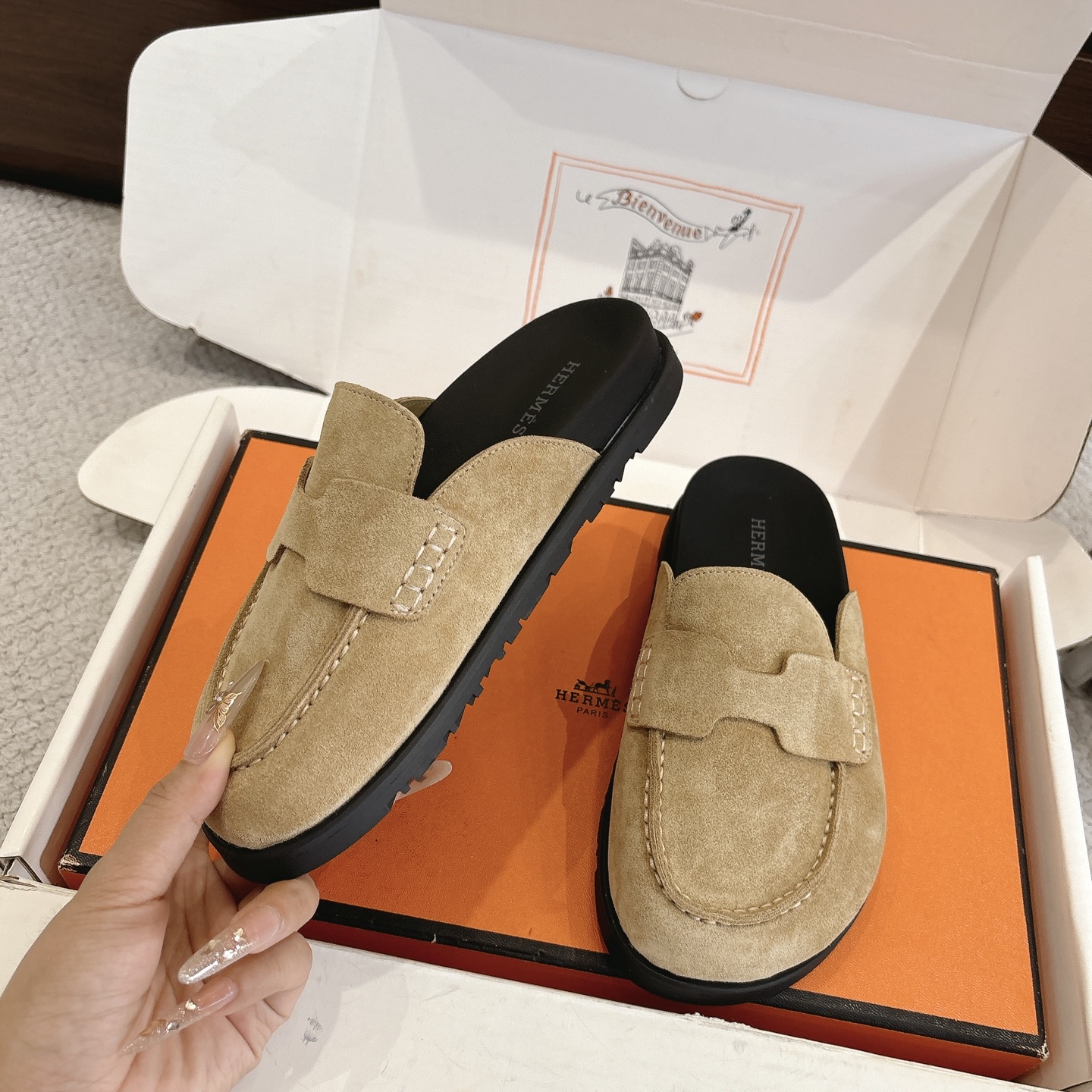 Hermes 爱马仕 经典Go 穆勒鞋半拖系列———————————时尚又百搭 超级舒服 每个细节都做到极致  原版水晶羊皮/牛反绒 原版1:1独家私模他TPR水台/原版私模橡胶大底  
▪️SIZE：35~41（40.41定制不退不换）