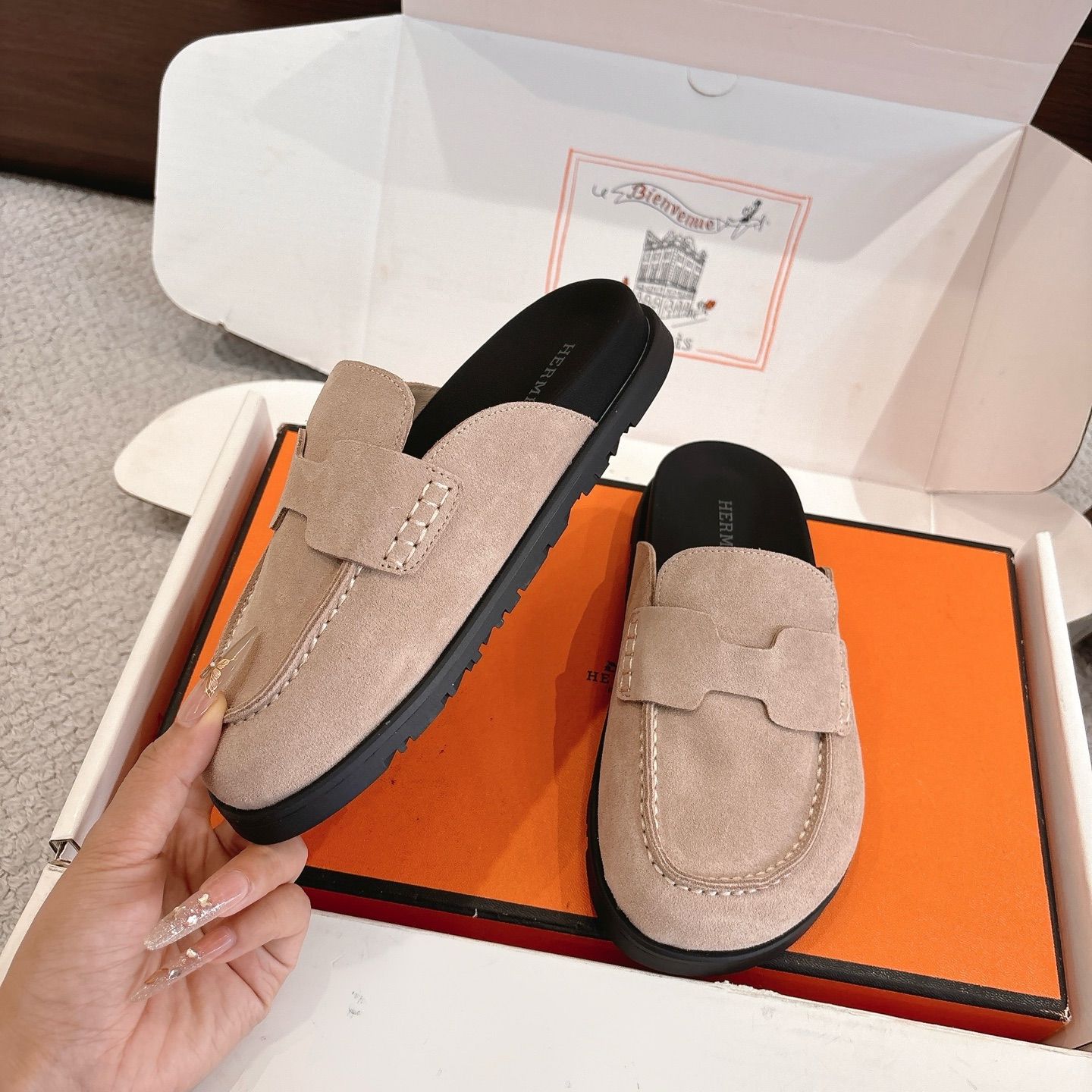 Hermes 爱马仕 经典Go 穆勒鞋半拖系列———————————时尚又百搭 超级舒服 每个细节都做到极致  原版水晶羊皮/牛反绒 原版1:1独家私模他TPR水台/原版私模橡胶大底  
▪️SIZE：35~41（40.41定制不退不换）