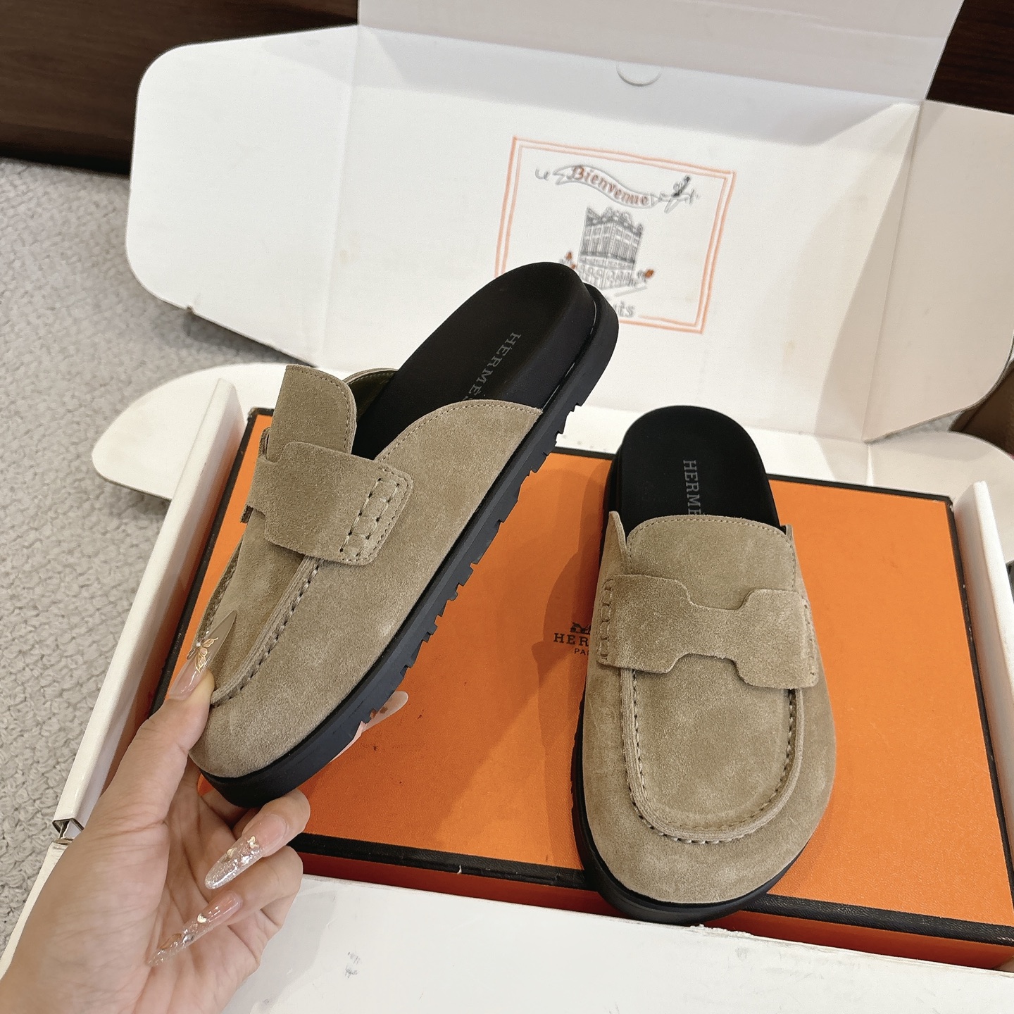 Hermes 爱马仕 经典Go 穆勒鞋半拖系列———————————时尚又百搭 超级舒服 每个细节都做到极致  原版水晶羊皮/牛反绒 原版1:1独家私模他TPR水台/原版私模橡胶大底  
▪️SIZE：35~41（40.41定制不退不换）