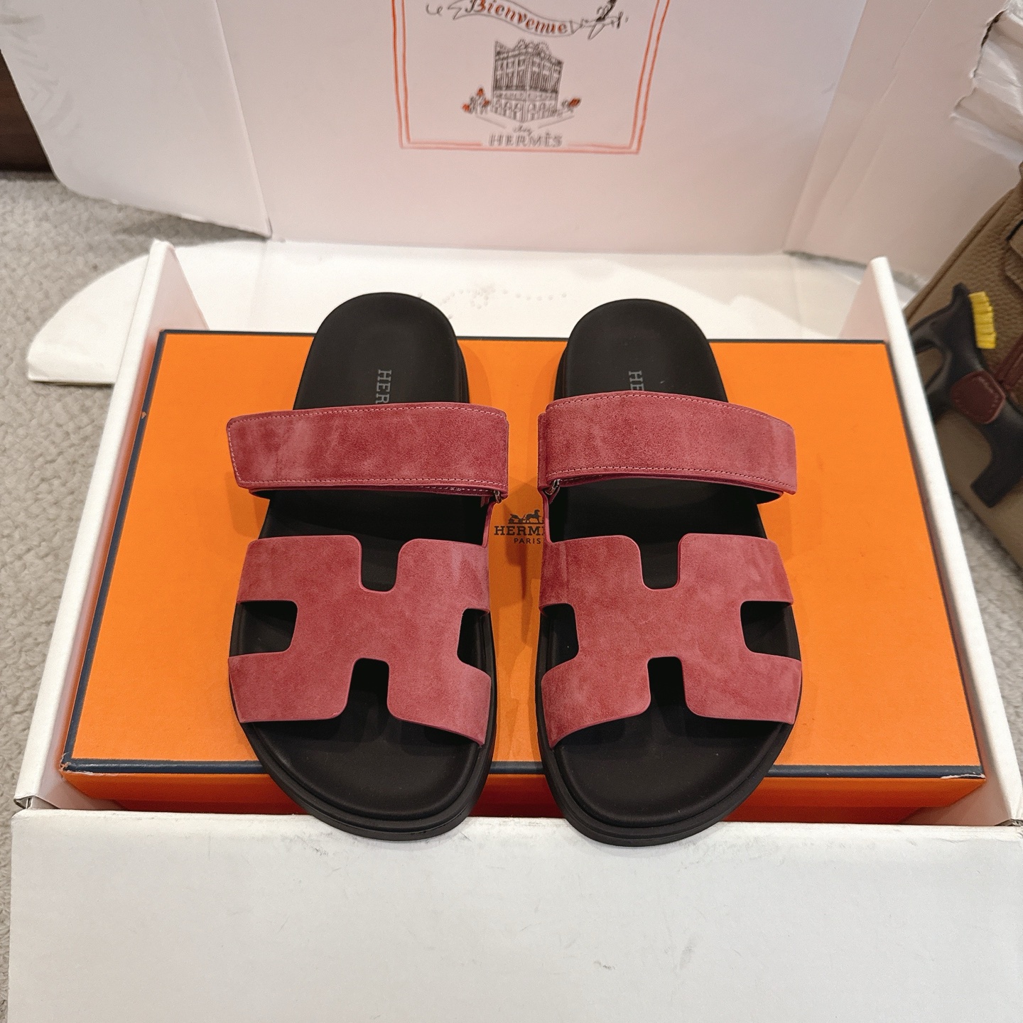NO:706334,Men's size 50 Hermes Chypre sandals, second uncle's slippers, fresh and new ~ fashionable, energetic, fresh and spring breath. I don't need to explain much, everyone who has bought it knows TPU anti-slip outsole. Female: 35-39 (40.41 customized, non-refundable) Male: 40~44 (45.46 customized, non-refundable) Comes with double cloth bags. Cards. Certificates., slippers, hermes, sandals, slippers19860909男码50Hermes Chypre凉鞋 二舅拖鞋 鲜清艳新 ～时尚活力清气春息 不多解释了,买过的都知道 TPU防滑大底 女:35-39（40.41定做不退换）男40~44（45.46定制不退不换） 配双布袋.卡片.证书.,拖鞋,hermes,sandals,slippers,Women's Shoes