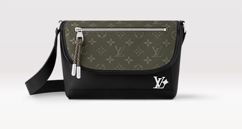 NO:206702,Top-grade original single all-steel hardware variable code chip, model M12625 black, ulse postman bag uses grain leather and Monogram canvas to interpret modern style. The rope zipper head is full of sporty atmosphere, and can easily open the outer bag above the flip, and there is also a zipper pocket hidden under the flip. The leather shoulder strap can be adjusted by side rings. 17 x 11 x 26.6 cm, LV [top-grade original single], louis vuitton19860909顶级原单全钢五金变码芯片,型号M12625黑,ulse 邮差包以粒面皮革和 Monogram 帆布演绎摩登风尚.线绳拉链头洋溢运动气息,可轻松开启翻盖上方的外袋,另有拉链口袋暗藏于翻盖下方.皮革肩带可通过侧面圈环调节长度. 17 x 11 x 26.6厘米,LV【顶级原单】,louis vuitton,Bag