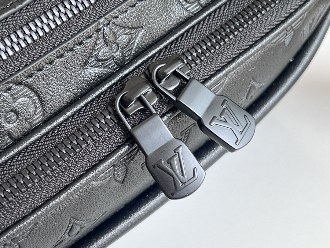 NO:212874,Large shipment model M46955 embossed postman bag This Alha postman bag, LV [top original order], louis vuitton, loro piana19860909大号出货型号M46955压花邮差包本款 Alha 邮差包,LV【顶级原单】,louis vuitton,loro piana,Bag