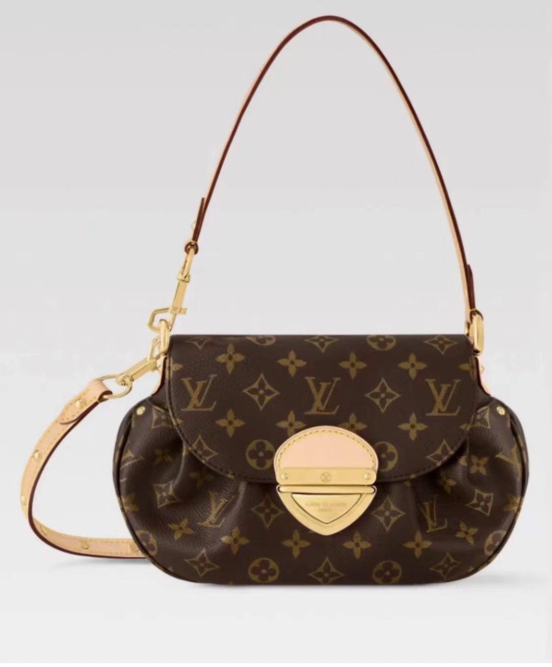 NO:209916,Top original single-variable chip all-steel hardware model M13617 presbyopia underarm bag ingot bag series Sunset handbag focus Monogram Denim canvas. This material is made with multiple craftsmanship to create a unique look, and the brand buckle adds attention to the style. Yingze metal parts and Monogram details freeze the classic style, abundant configuration and easy to store day and night. 18 x 3 x 27 cm (height x width x length), LV [top original list], louis vuitton19860909顶级原单变码芯片全钢五金型号M13617老花 腋下包元宝包系列 Sunset 手袋聚焦 Monogram Denim 帆布.该材质依托多重工艺制成,营造别致观感,品牌插扣再添瞩目格调 .莹泽金属件和 Monogram 细节定格经典风尚,充裕构型方便收纳日夜所需.18 x 3 x 27 厘米 (高 x 宽 x 长度),LV【顶级原单】,louis vuitton,Bag