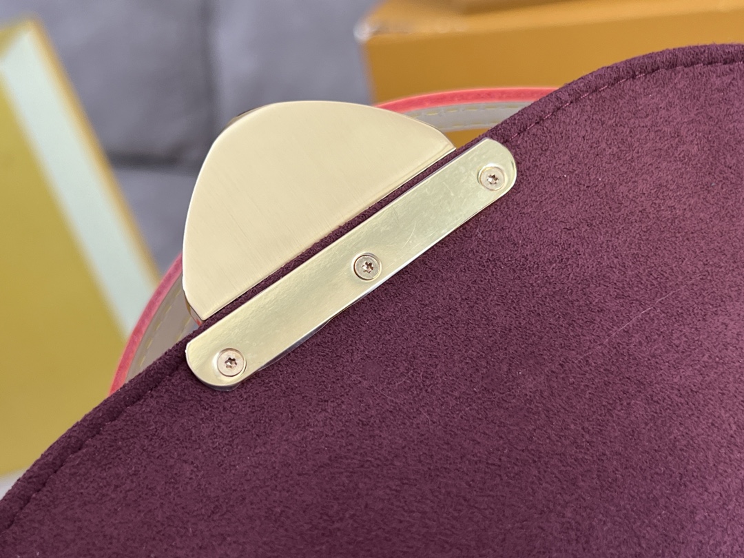 NO:209908,Top original single-variable chip all-steel hardware model M13617 presbyopia underarm bag ingot bag series Sunset handbag focus Monogram Denim canvas.,LV [top original list],louis vuitton19860909顶级原单变码芯片全钢五金型号M13617老花 腋下包元宝包系列 Sunset 手袋聚焦 Monogram Denim 帆布.,LV【顶级原单】,louis vuitton,Bag