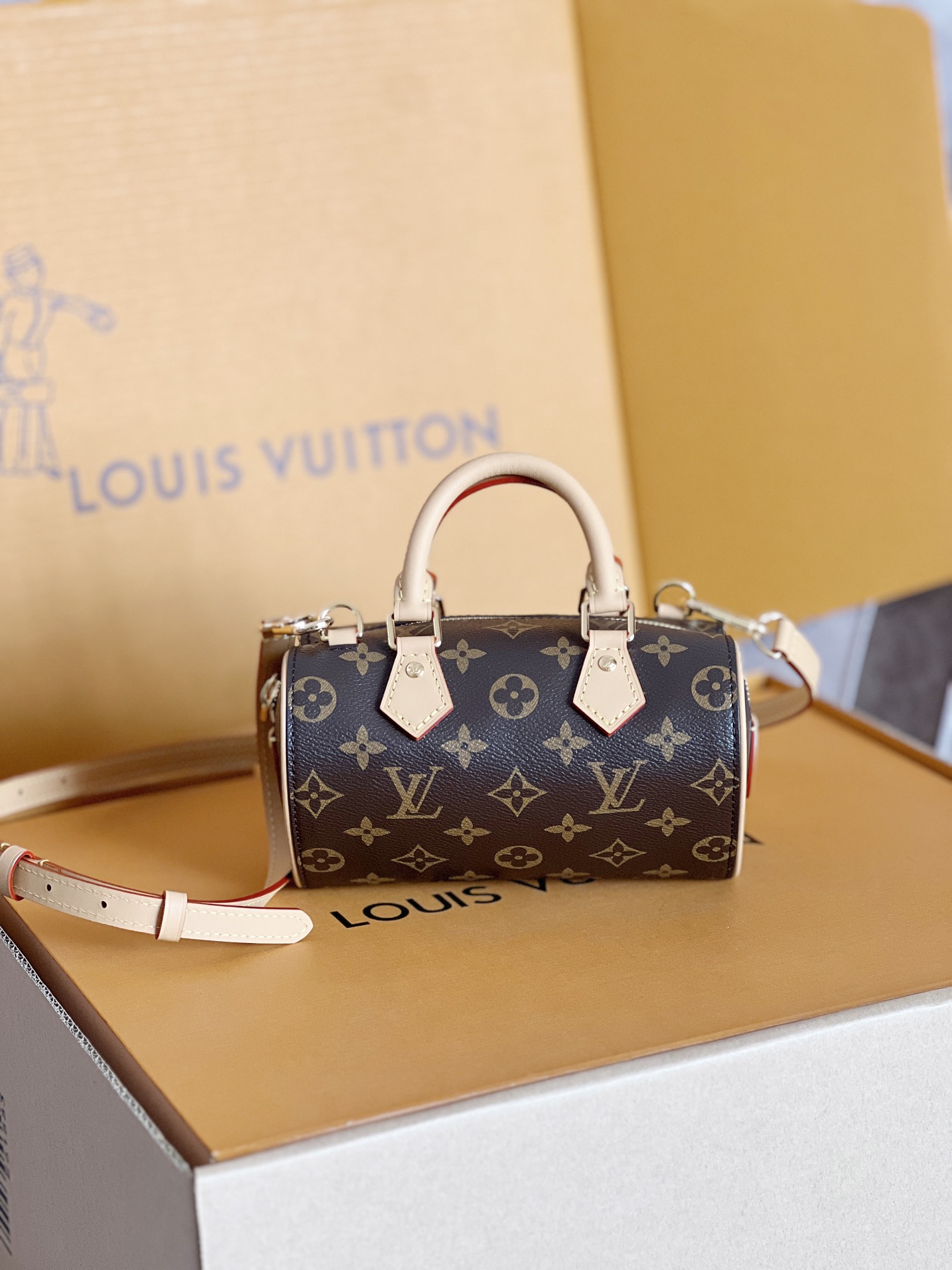 NO:206797,Genuine grade chip, original single hardware M13226 presbyterian love bag The new season nano speedy dating handbag This nano speedy handbag uses the brand classic monogram empreinte leather to create a modern compact configuration, and uses soft tones to highlight dazzling metal parts. The removable lace chain provides a variety of portable options. It can store daily needs in an orderly manner in day and night occasions. 10.5 x 11.5 x 18 cm., LV [top original list], louis vuitton19860909正品级 对版芯片,原单五金M13226老花 爱心包 当季新款nano speedy dating 手袋 本款 nano speedy 手袋选用品牌经典 monogram empreinte 皮革裁出摩登紧凑构型,并以柔美色调烘托耀目金属件.可拆卸系带链条提供多样背携选择.可于昼夜场合有序收纳日常所需.10.5 x 11.5 x 18 厘米.,LV【顶级原单】,louis vuitton,Bag