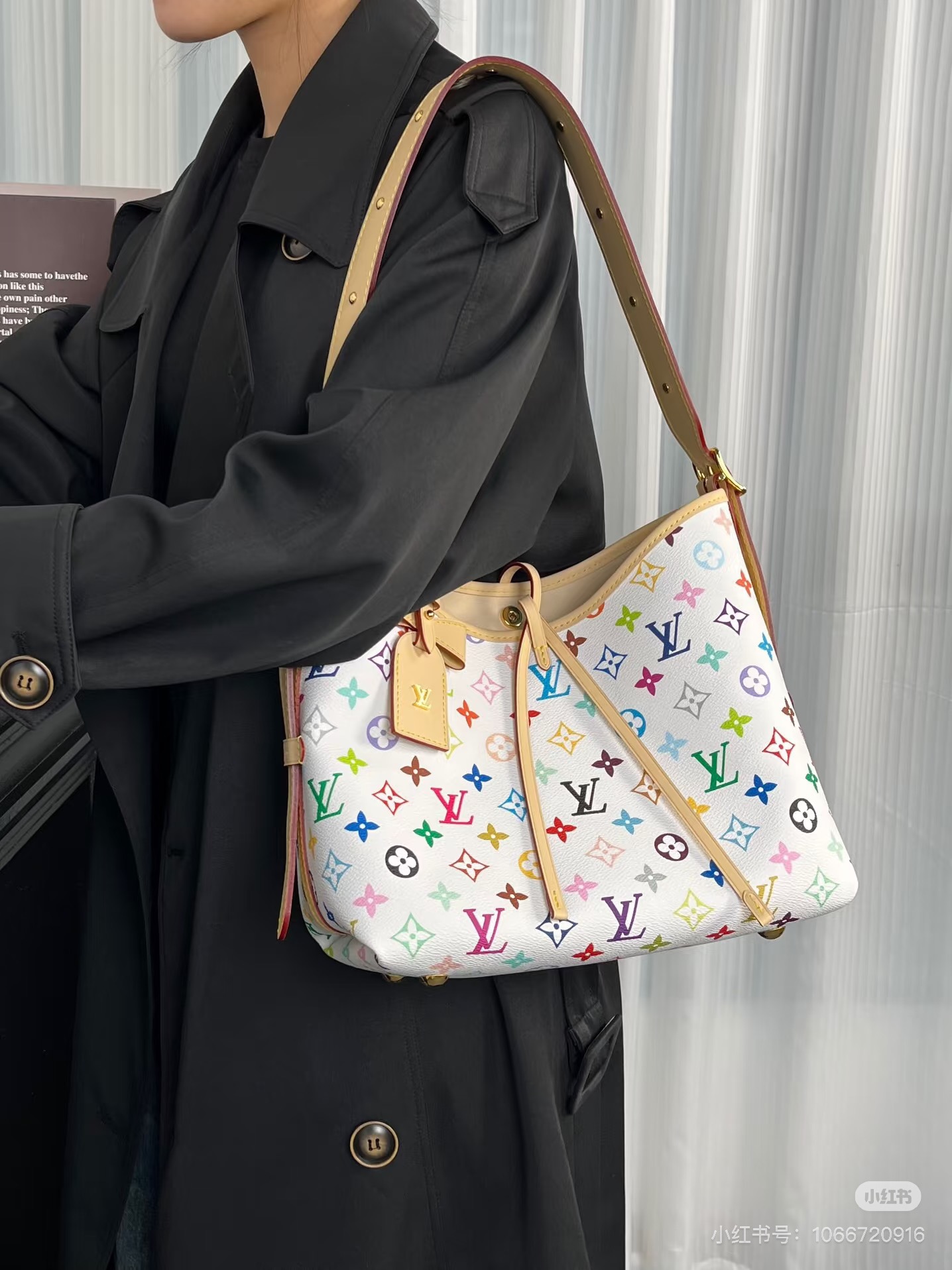 NO:205122,Top original, M13661 LV X TM CARRYALL small handbag This CarryAll small handbag comes from the Louis Vuitton x Murakami reprint series, cleverly incorporates the bright tones of Japanese artists for Monogram coated canvas. The cowhide trim outlines the close-fitting configuration, and the brand embellishes elegant bow details., LV [top original], louis vuitton, louis vuitton, cowhide19860909顶级原单,M13661 LV X TM CARRYALL小号手袋 本款 CarryAll 小号手袋出自路易威登x村上隆再版系列,为 Monogram 涂层帆布巧妙融入日本艺术家的明丽色调.牛皮革饰边勾勒贴身构型,名牌点缀雅致蝴蝶结细节.,LV【顶级原单】,louis vuitton,louis vuitton,cowhide,Bag