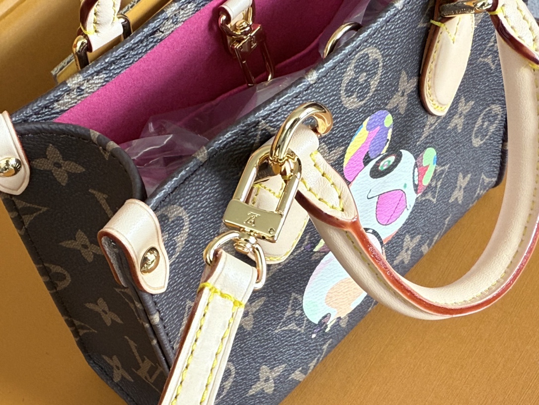 NO:207767,Top original single all-steel hardware, variable code chip model M13668 Louis Vuitton x Takashi Murakami reprint series interprets the exquisite version of OnTheGo handbags with playful brushstrokes. More details..., LV [top original single], louis vuitton, louis vuitton19860909顶级原单全钢五金 变码芯片型号M13668 路易威登 x 村上隆再版系列以玩味笔触演绎 OnTheGo 手袋的玲珑版本.更多细节......,LV【顶级原单】,louis vuitton,louis vuitton,Bag