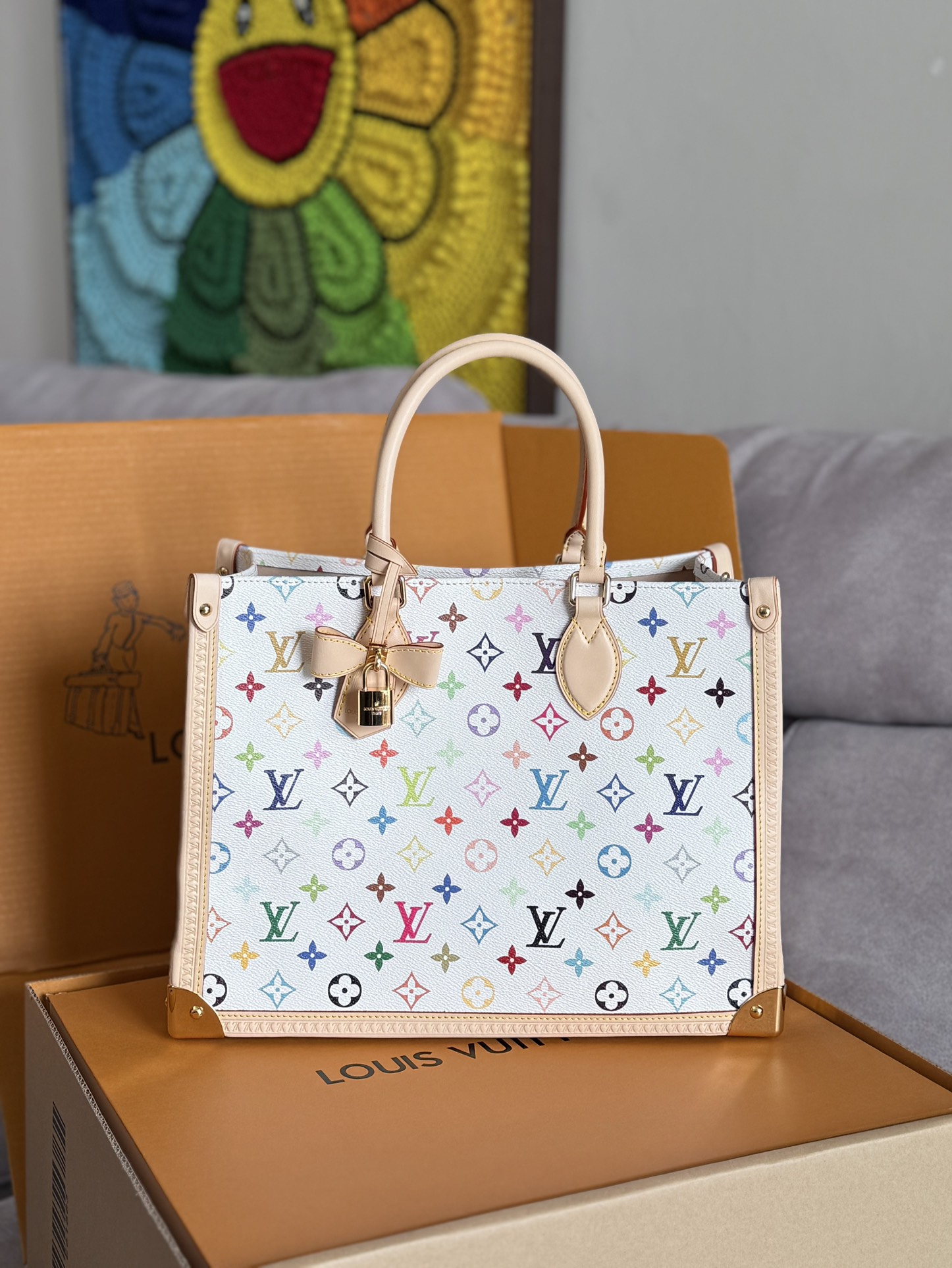 NO:207747,Top original single, variable code chip M13079 Louis Vuitton x Takashi Murakami reprint series interprets OnTheGo medium-sized handbag with flexible brushstrokes. Colorful Monogram canvas body, cowhit trim and LV x TM key bag show exquisite style, bright corners trace back to Louis Vuitton traditional suitcase design, shoulder straps and top handles achieve multiple carrying methods. Size 27-14-35CM, LV [top original single], louis vuitton, louis vuitton, cowhide19860909顶级原单,变码芯片M13079 路易威登 x 村上隆再版系列以灵动笔触演绎 OnTheGo 中号手袋.缤纷 Monogram 帆布包身、牛皮革饰边和 LV x TM 钥匙包彰显考究格调,莹亮包角回溯路易威登传统行李箱设计,肩带和顶部手柄实现多种背携方式.尺寸27-14-35CM,LV【顶级原单】,louis vuitton,louis vuitton,cowhide,Bag