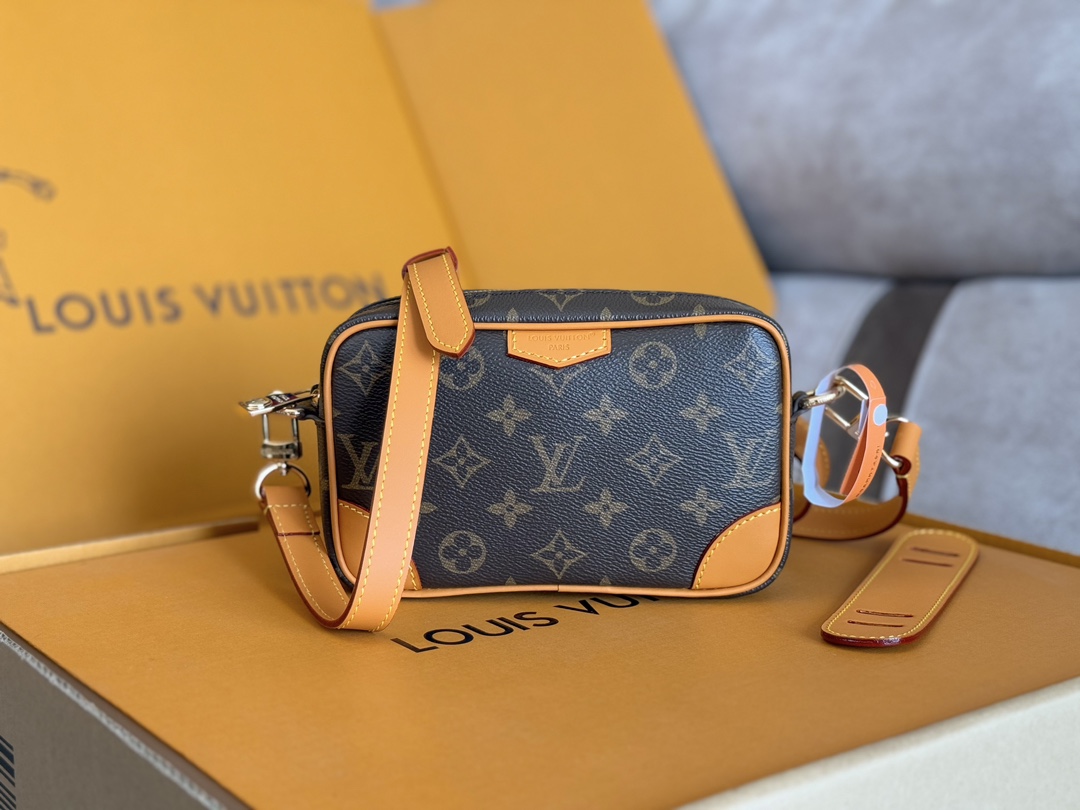 NO:205883,Genuine grade original single-quality variable-code chip model M14058 presbyopia men and women use camera bag Trocadéro mini handbags are made of Monogram canvas, retro cowhide leather edging and reinforced front bag corners, paying tribute to Louis Vuitton's legendary history, combining retro charm with exquisite modern atmosphere. The design is inspired by the crossbody bag designed by Louis Vuitton in the 1980s, with removable and adjustable shoulder straps. 13 x 6.5 x 20 cm, LV [top original list], louis vuitton, louis vuitton,satchels, crossbody bags,cowhide19860909正品级 原单品质变码芯片型号M14058老花男女通过相机包Trocadéro 迷你手袋采用 Monogram 帆布材质、复古牛皮革镶边及加固前包角,向路易威登的传奇历史致敬,将复古魅力与精致现代气息融合.设计灵感源自路易威登 20 世纪 80 年代设计的斜挎包,配有可拆卸和可调节的肩带. 13 x 6.5 x 20 厘米,LV【顶级原单】,louis vuitton,louis vuitton,satchels,crossbody bags,cowhide,Bag