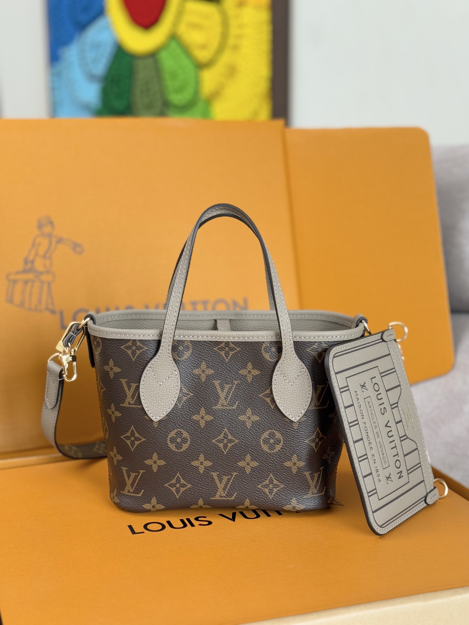 NO:213833,All-steel hardware top-grade original single-code chip model M12109 khaki small double-sided shopping bag Neverfull Bandoulière Inside Out BB handbag This season, the two-sided version of the classic design is decorated with the iconic Monogram canvas and grained leather. The removable zipper bag can be used alone or hung from the outside. The removable shoulder strap is convenient for crossbody, and the dazzling metal parts add exquisite details. 14 x 9 x 24 cm (height x width x length), LV [top original list], louis vuitton19860909全钢五金顶级原单变码芯片型号M12109卡其小号双面购物袋Neverfull Bandoulière Inside Out BB 手袋本季演绎经典设计的双面版本,以标志性 Monogram 帆布和粒面皮革分饰正反面.可拆卸拉链袋既可单独使用,亦可悬挂于外部.可拆卸肩带方便斜挎,耀目金属件再添考究细节. 14 x 9 x 24厘米 (高 x 宽 x 长度),LV【顶级原单】,louis vuitton,Bag