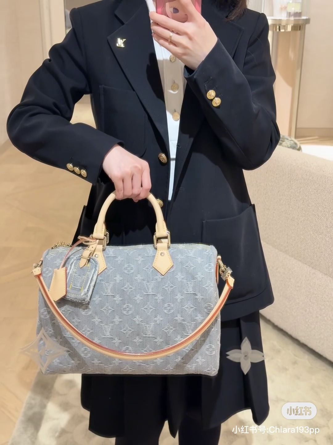 NO:210401,Top-grade original single 163 chip all-steel hardware, model M13344 Speedy Soft 30 handbag relies on Louis Vuitton's exquisite bleaching technology, and depicts the Monogram Denim pattern born in 2005 on the cotton surface, and then uses leather trim and illuminated metal parts to light up the details. The key bag and removable brand greet the brand box inheritance, and the removable Toron handle makes a comfortable shoulder and back experience. 21 x 17 x 30 cm (height x width x length), LV [top-grade original single], louis vuitton, louis vuitton19860909顶级原单163芯片全钢五金,型号M13344本款 Speedy Soft 30 手袋依托路易威登精湛漂白工艺,于棉布表面描摹诞生于 2005 年的 Monogram Denim 图案,再借皮革饰边和莹泽金属件点亮细节.钥匙包和可拆卸名牌致意品牌制箱传承,可拆卸 Toron 手柄成就舒适肩背体验. 21 x 17 x 30 厘米 (高 x 宽 x 长度),LV【顶级原单】,louis vuitton,louis vuitton,Bag