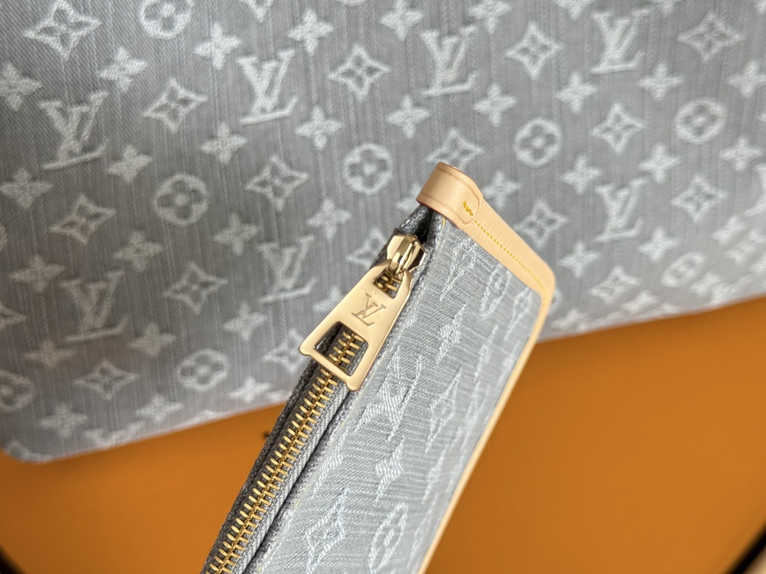 NO:210369,Top original single 163 variable code chip all steel hardware model 13289 grey denim this model CarryAll medium handbag, more details..., LV [top original single], louis vuitton19860909顶级原单163变码芯片全钢五金型号13289灰色牛仔布本款 CarryAll 中号手袋,更多细节......,LV【顶级原单】,louis vuitton,Bag