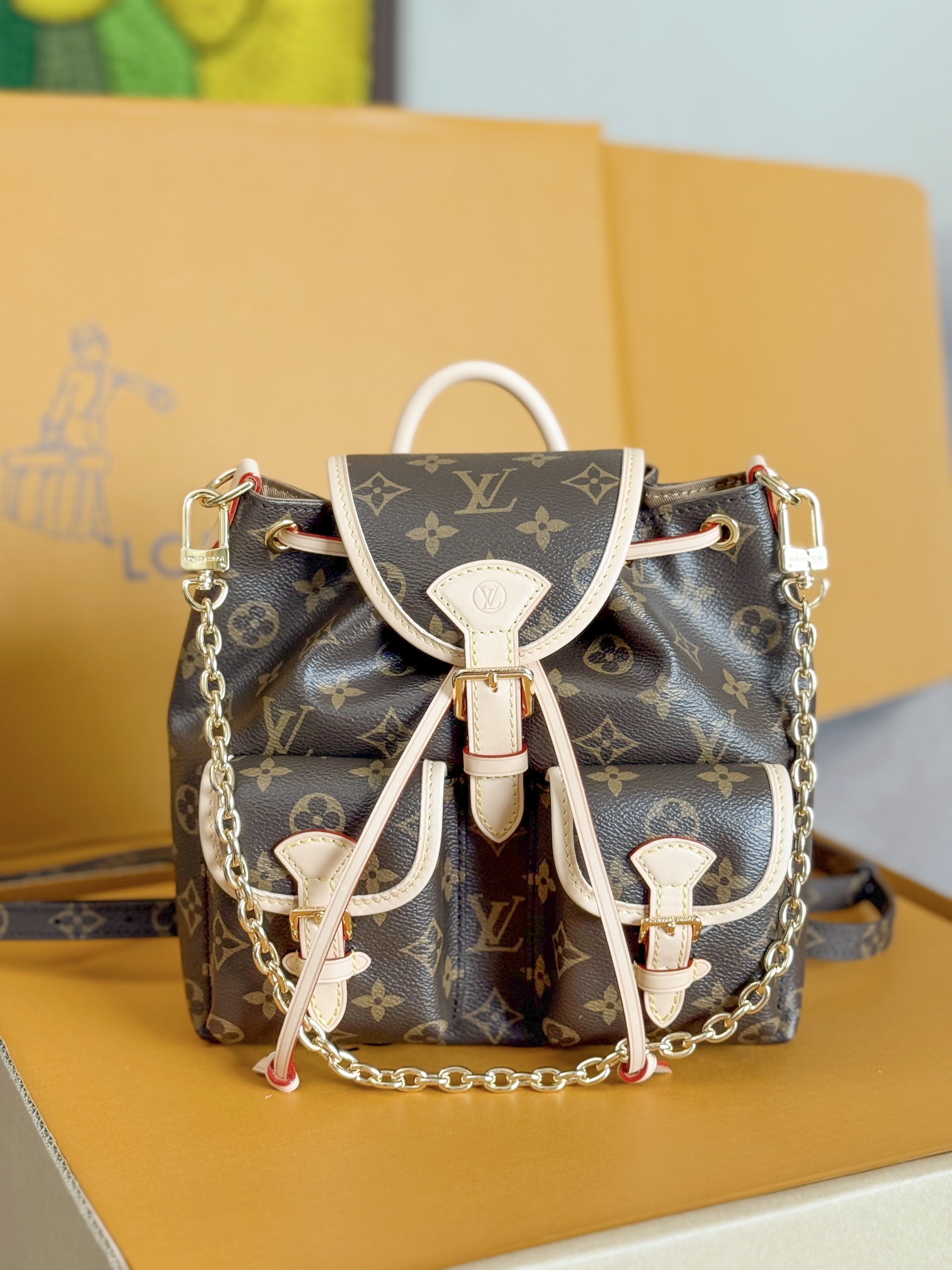 NO:574982,Original quality 163 transcoding chip, original hardware, model number M46932 presbyopic backpack. This compact and practical Excursion small backpack is made of Monogram canvas with leather trim, exuding a hiking style. The main compartment adopts an adjustable slide buckle closure, and there are two buckle pockets on the front. In addition to the top handle, it is also equipped with a chain, which can freely switch the carrying mode. 21 x 23 x 10 cm (length x height x  wide), LV [top original order], louis vuitton, backpacks19860909原单品质163变码芯片,原单五金,型号M46932老花双肩包这款玲珑且实用的 Excursion 小号背包采用 Monogram 帆布材质,配以皮革饰边,洋溢徒步风度.主隔层采用可调节滑扣开合,正面有两个搭扣口袋.除顶部手柄外,还配有一条链条,可自由切换背携方式. 21 x 23 x 10厘米 (长度 x 高 x 宽),LV【顶级原单】,louis vuitton,backpacks,Bag